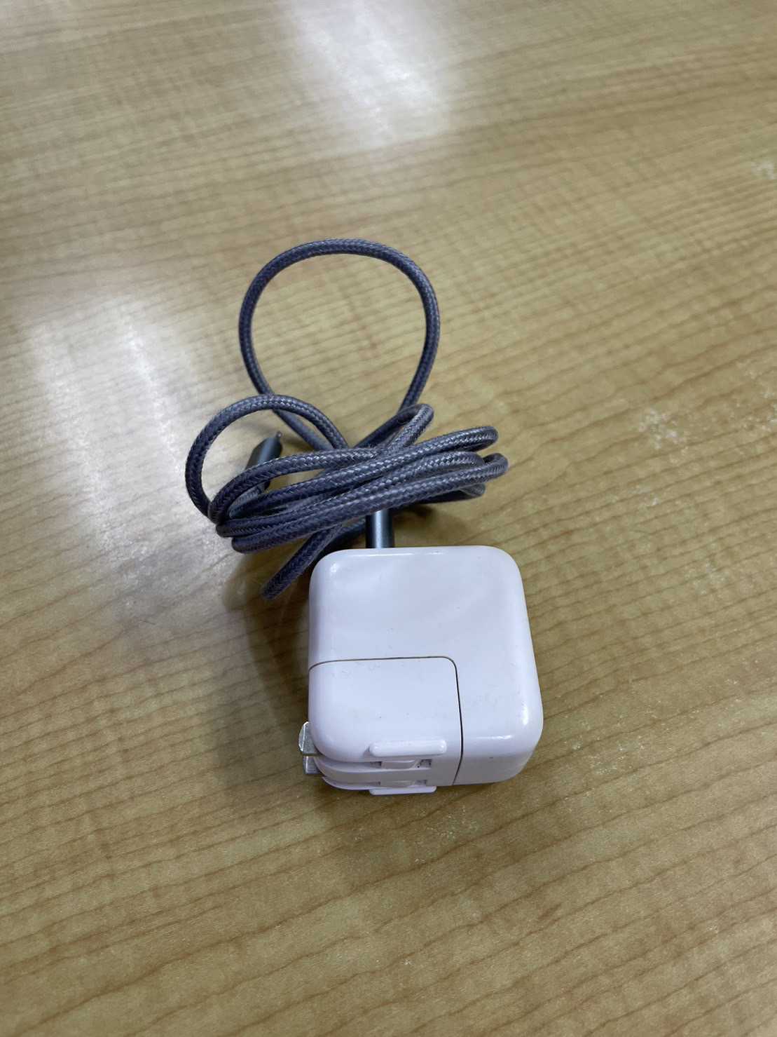 สายชาร์จ (Charging cable) 