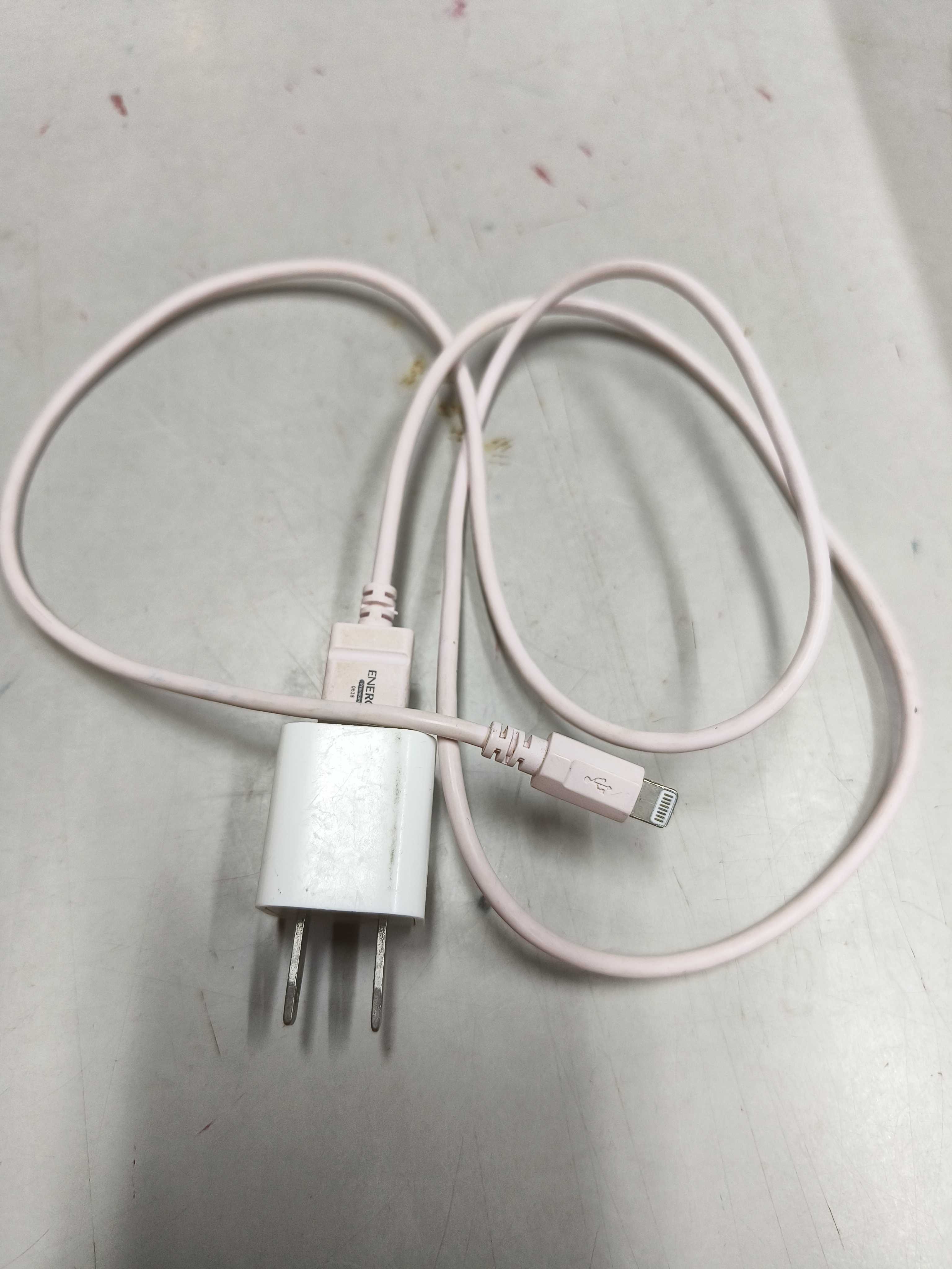 สายชาร์จ (Charging cable) 