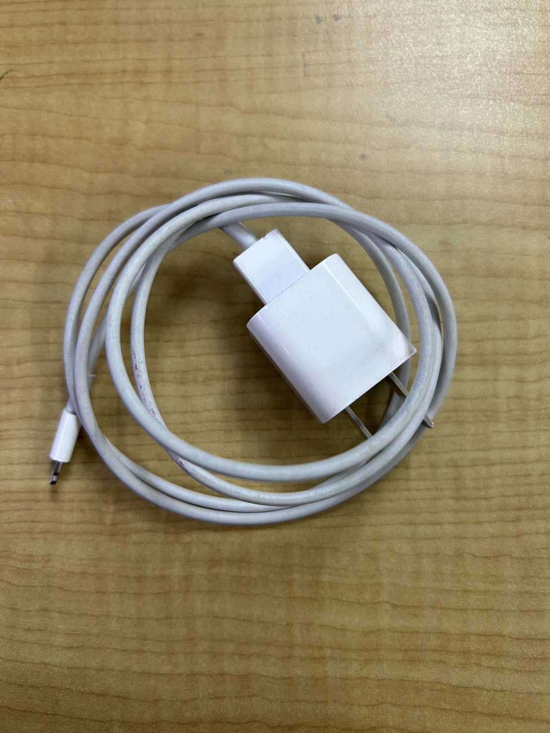 สายชาร์จ (Charging cable) 