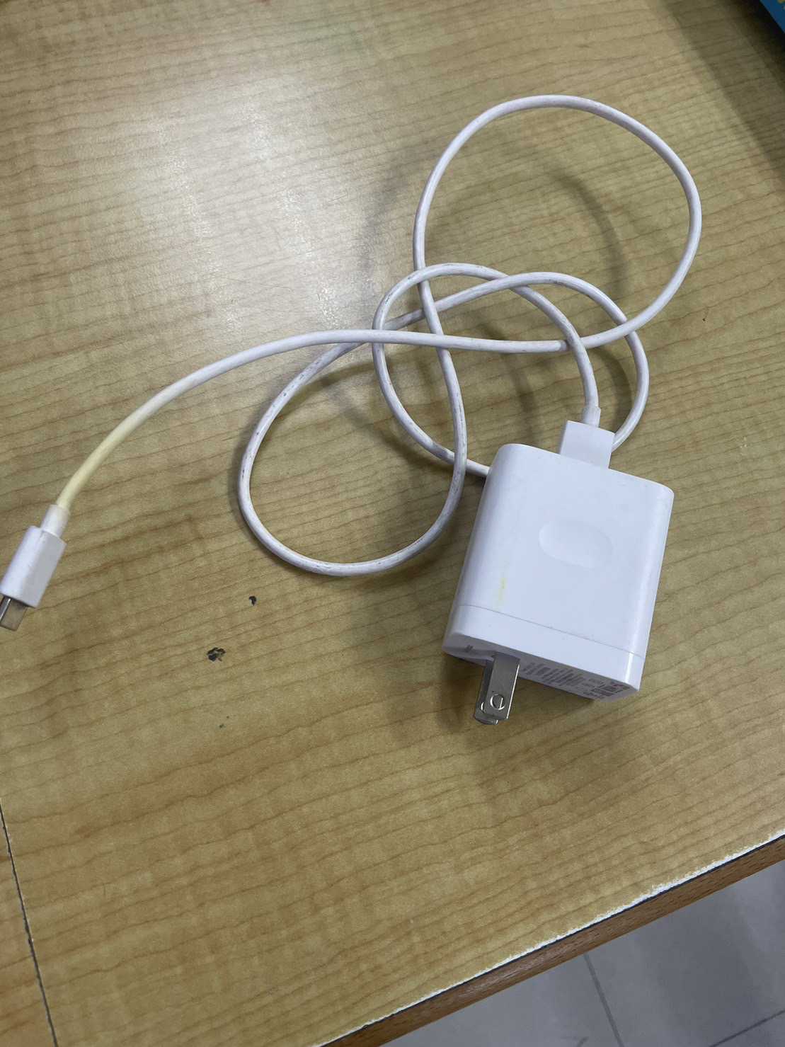 สายชาร์จ (Charging cable) 