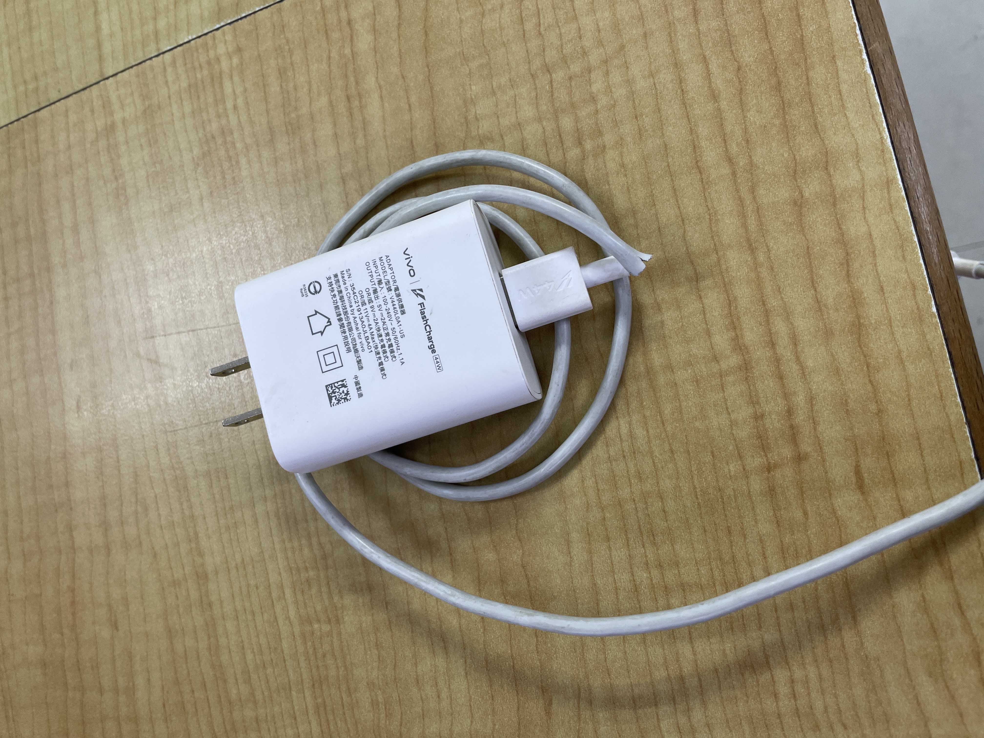 สายชาร์จ (Charging cable) 