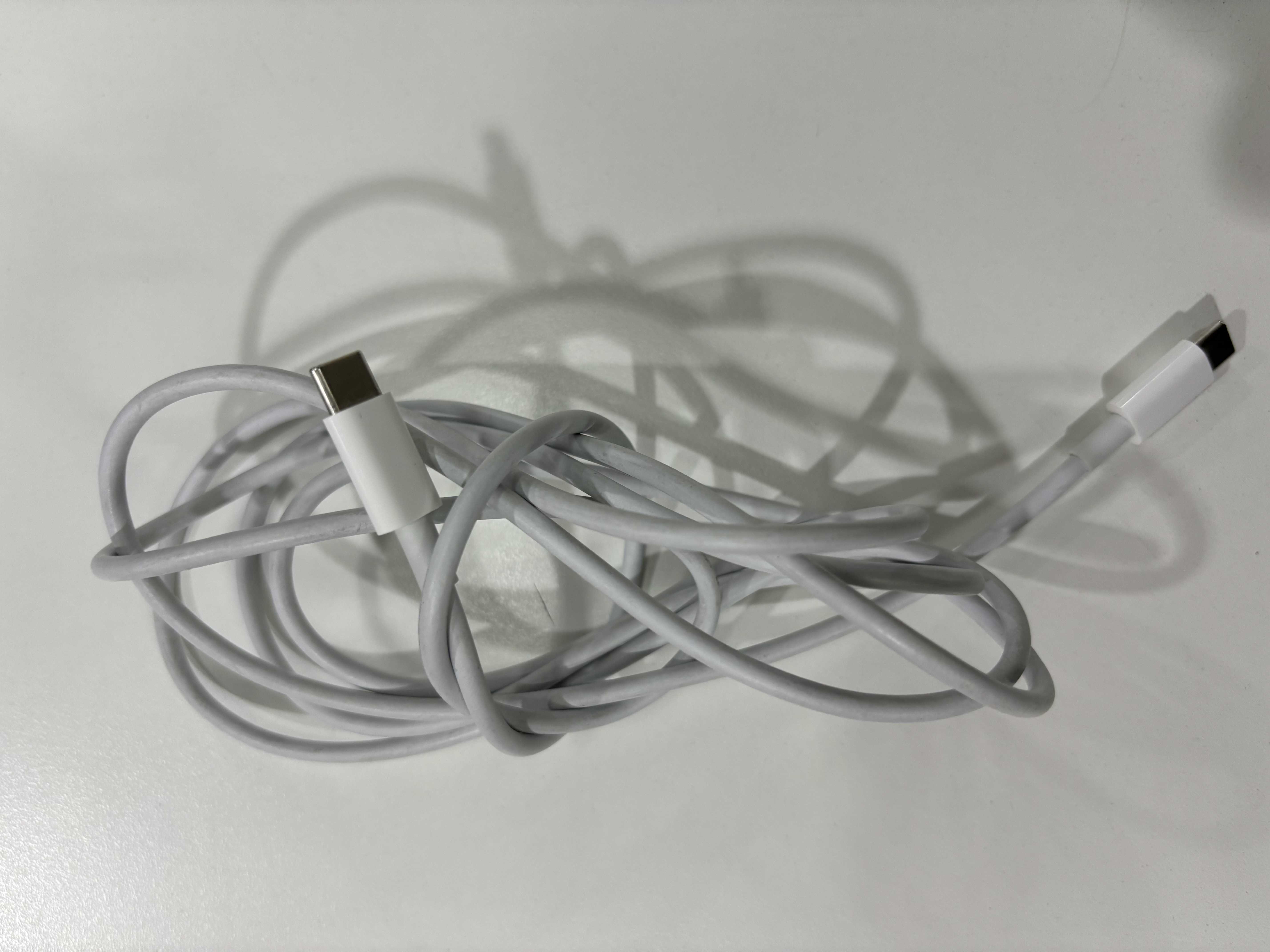 สายชาร์จ (Charging cable) 