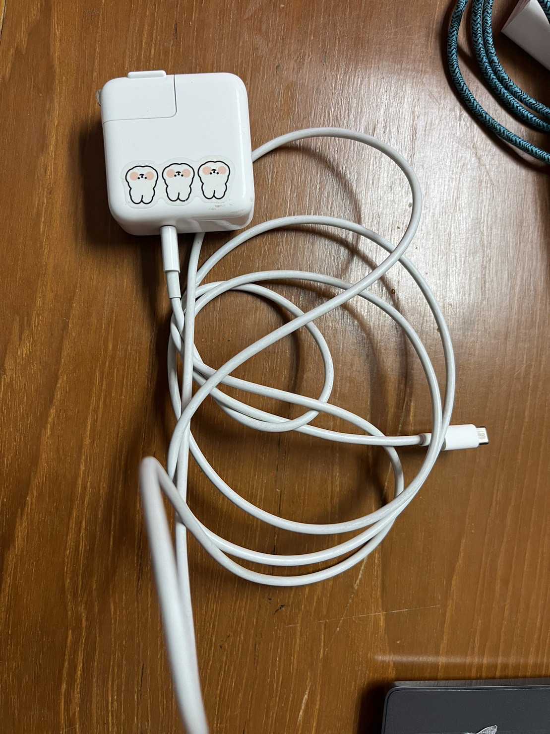 สายชาร์จ (Charging cable) 