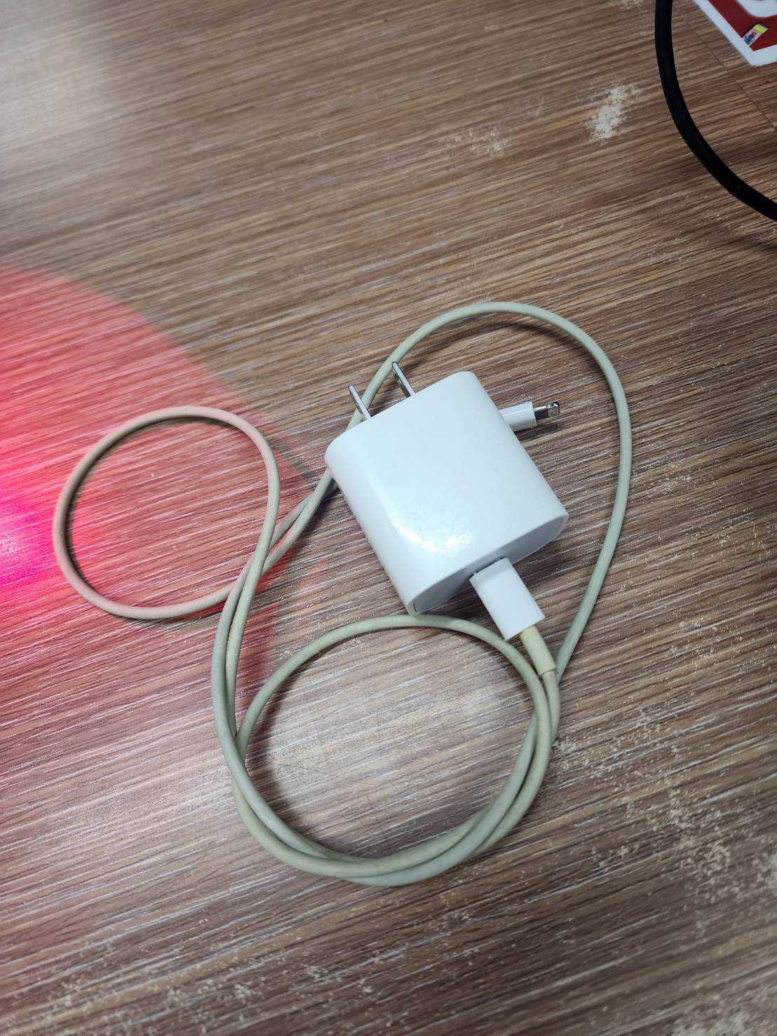 สายชาร์จ (Charging cable) 