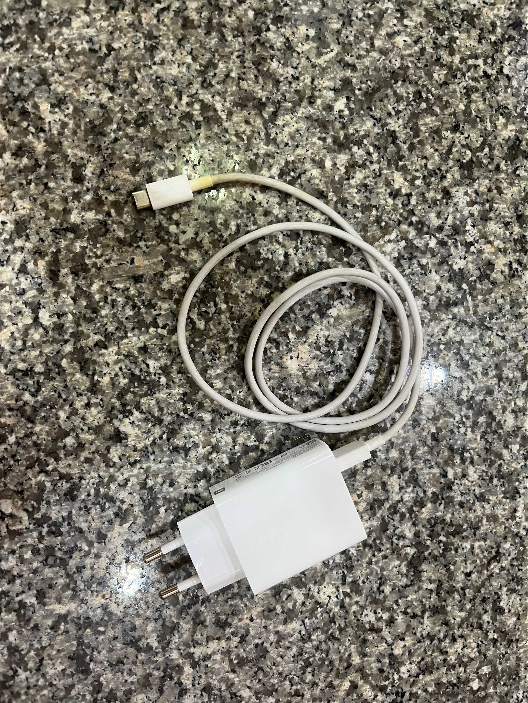 สายชาร์จ (Charging cable) 