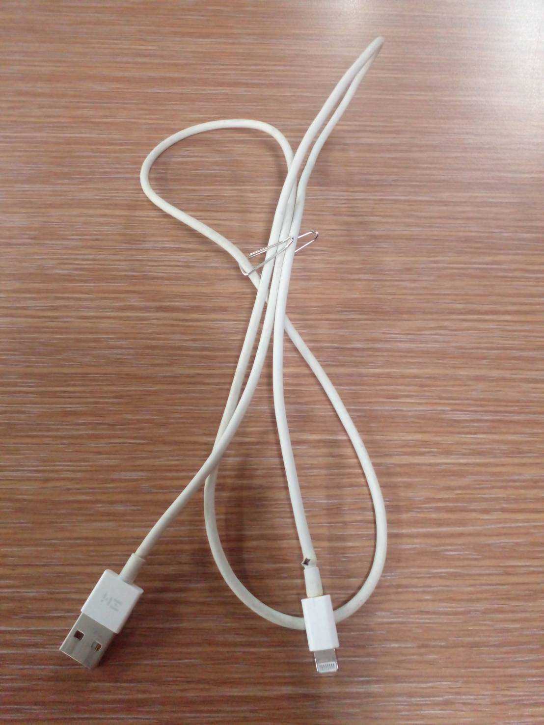 สายชาร์จ (Charging cable) 