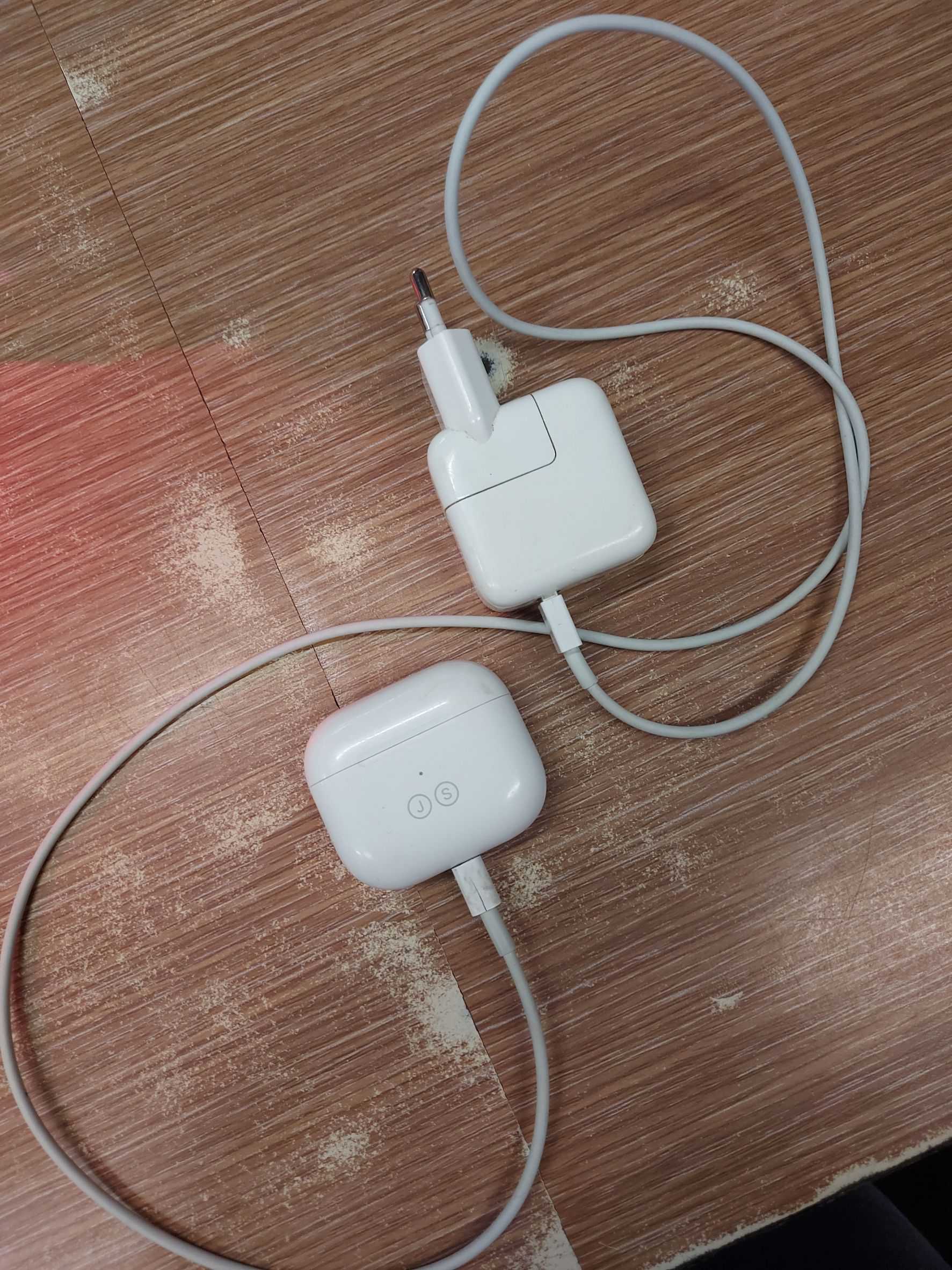 สายชาร์จ (Charging cable) 