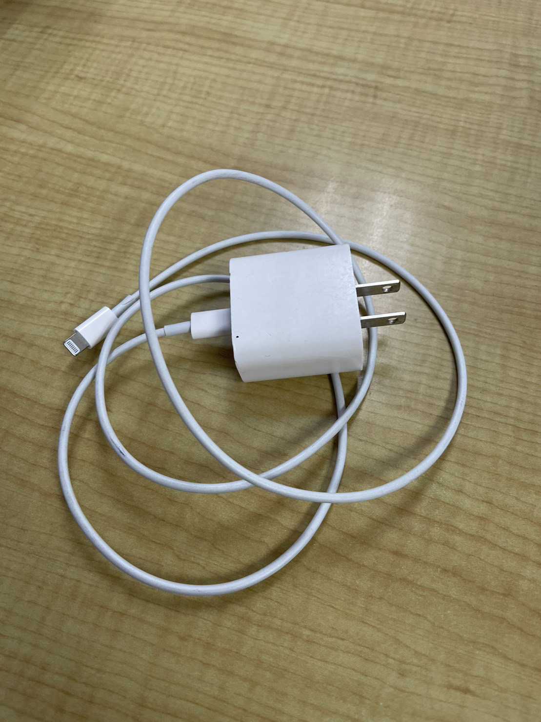 สายชาร์จ (Charging cable) 