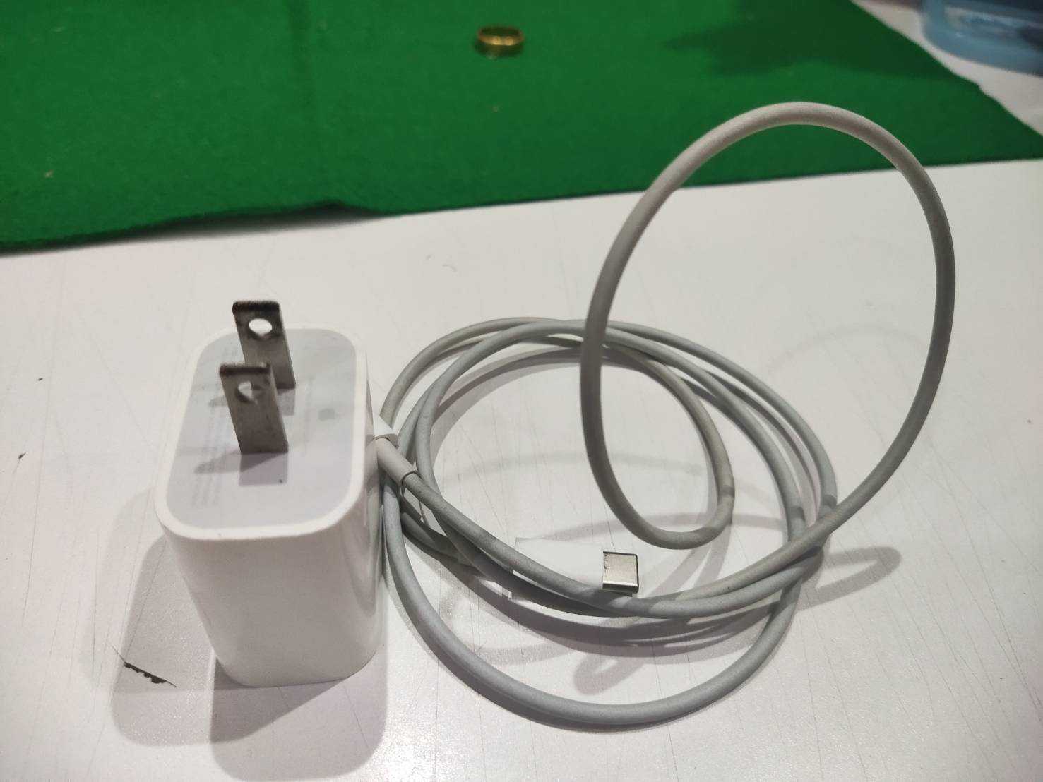 สายชาร์จ (Charging cable) 