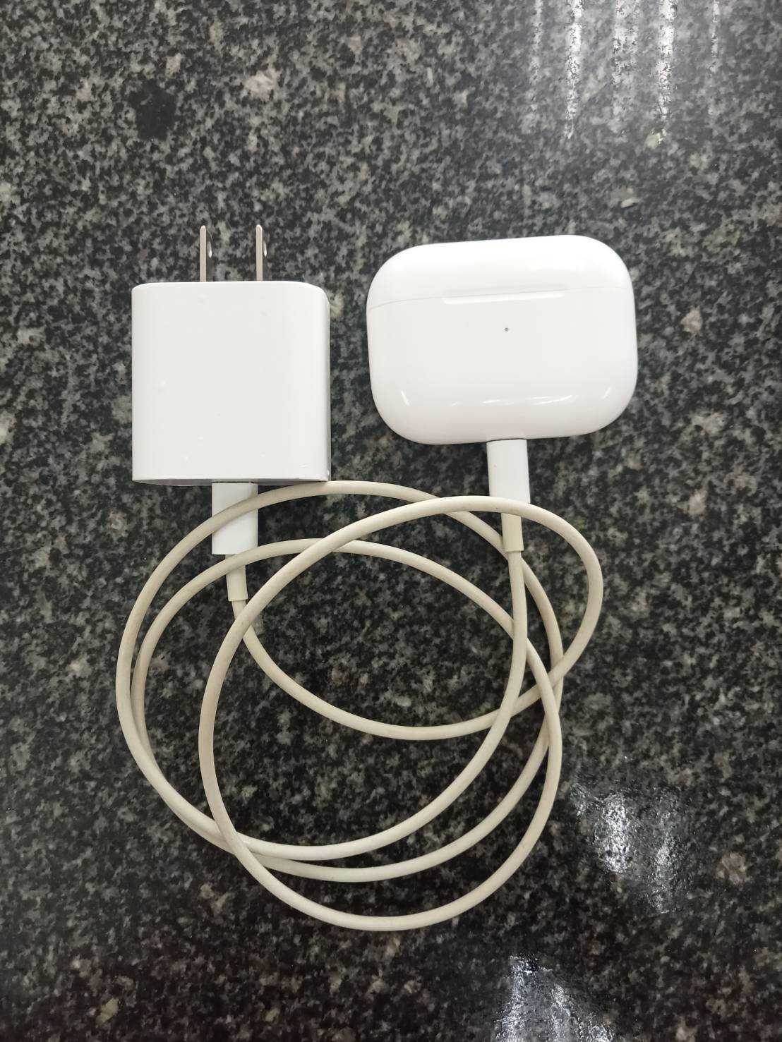 สายชาร์จ (Charging cable) 