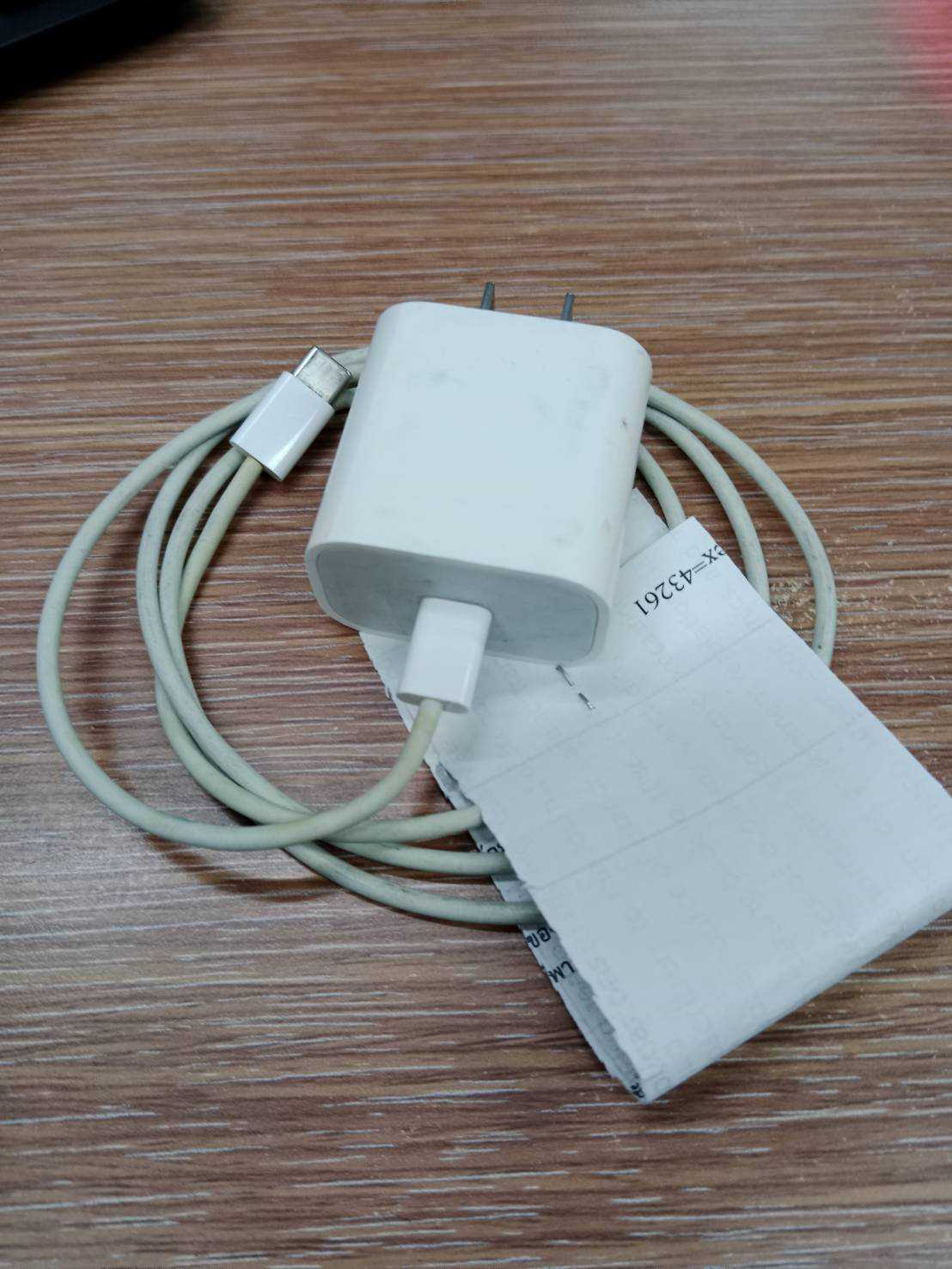 สายชาร์จ (Charging cable) 