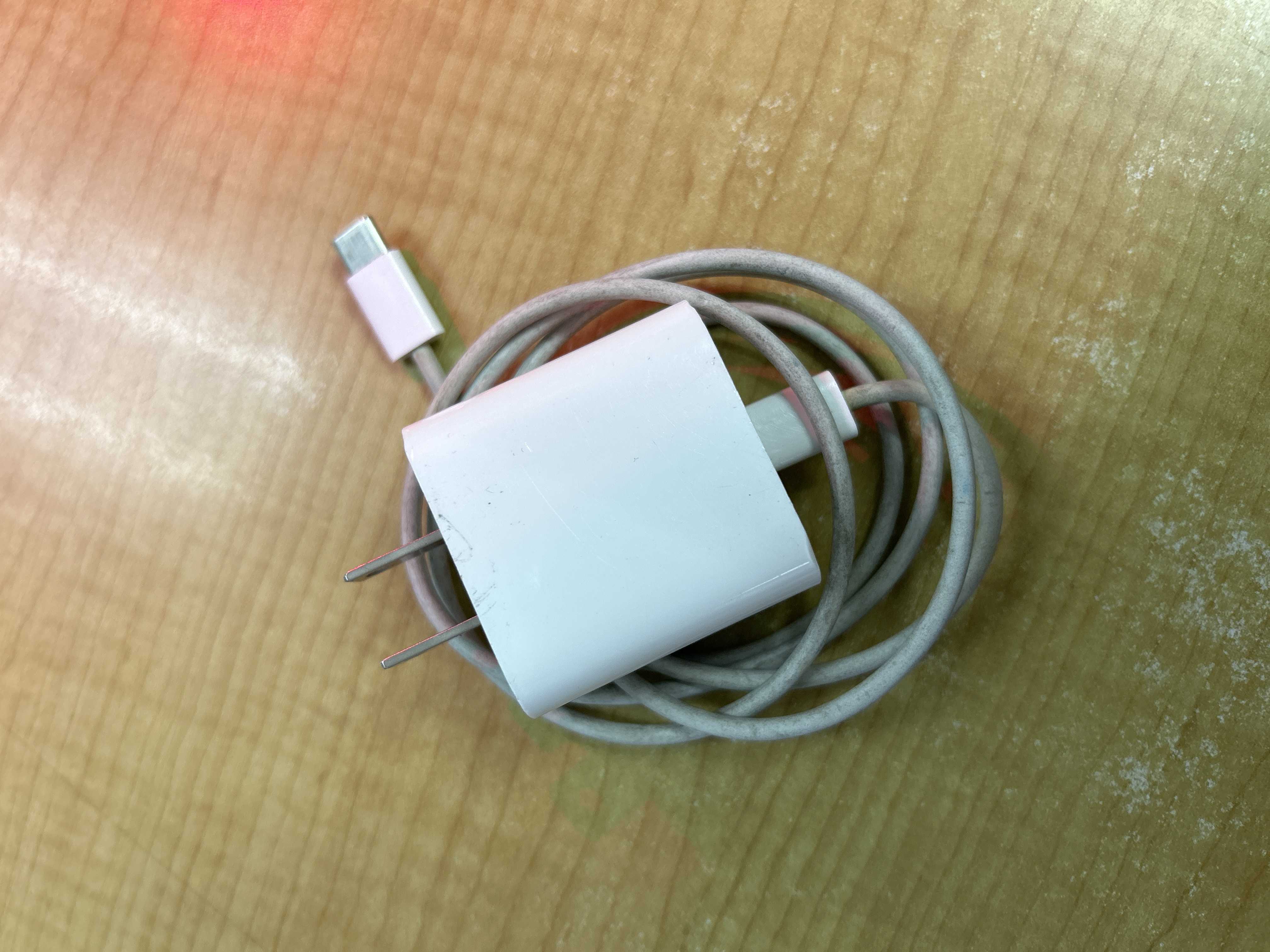 สายชาร์จ (Charging cable) 