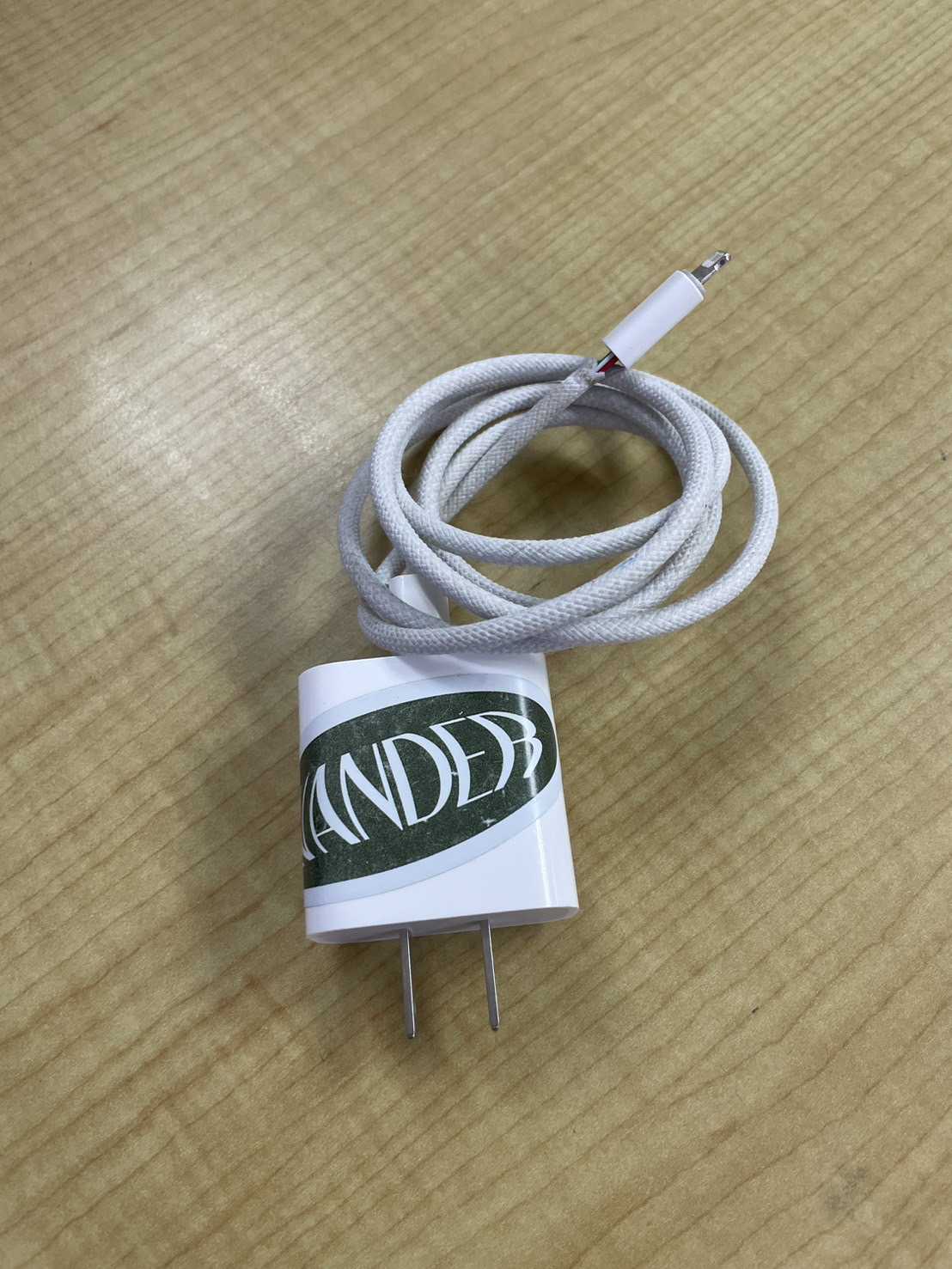 สายชาร์จ (Charging cable) 