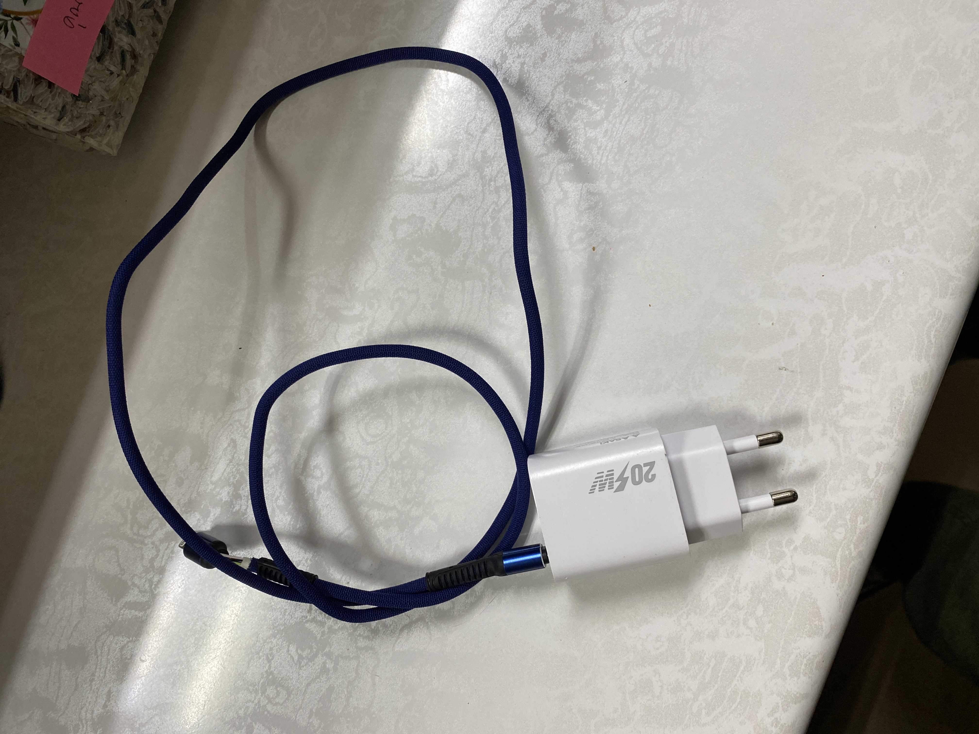 สายชาร์จ (Charging cable) 