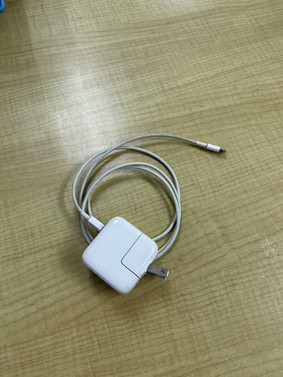 สายชาร์จ (Charging cable) 