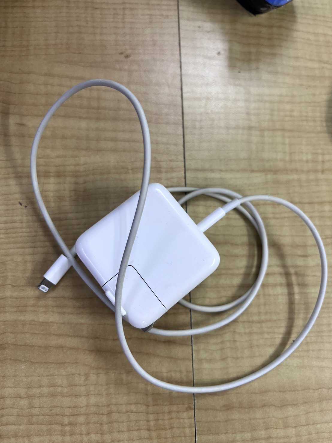 สายชาร์จ (Charging cable) 