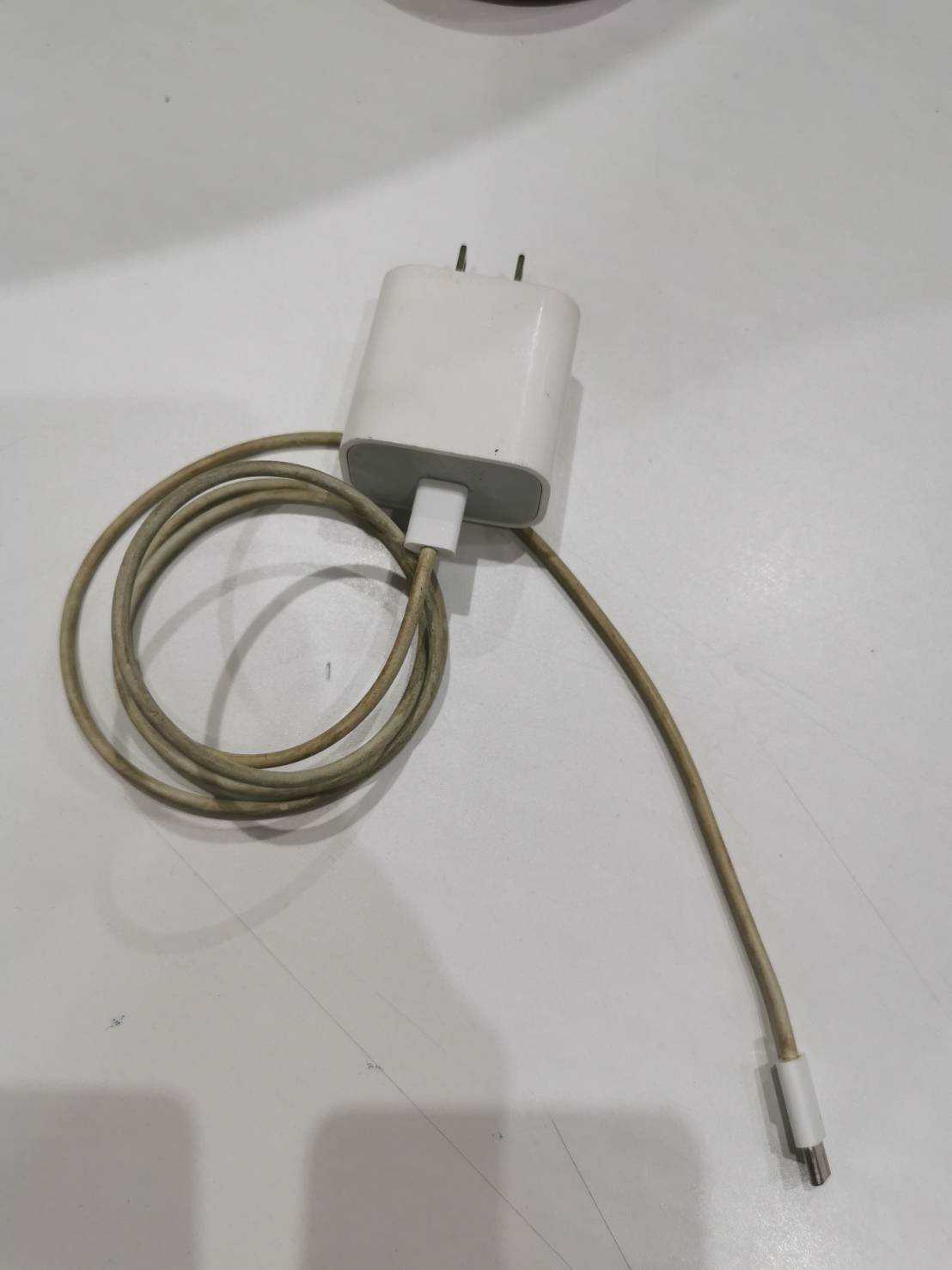 สายชาร์จ (Charging cable) 