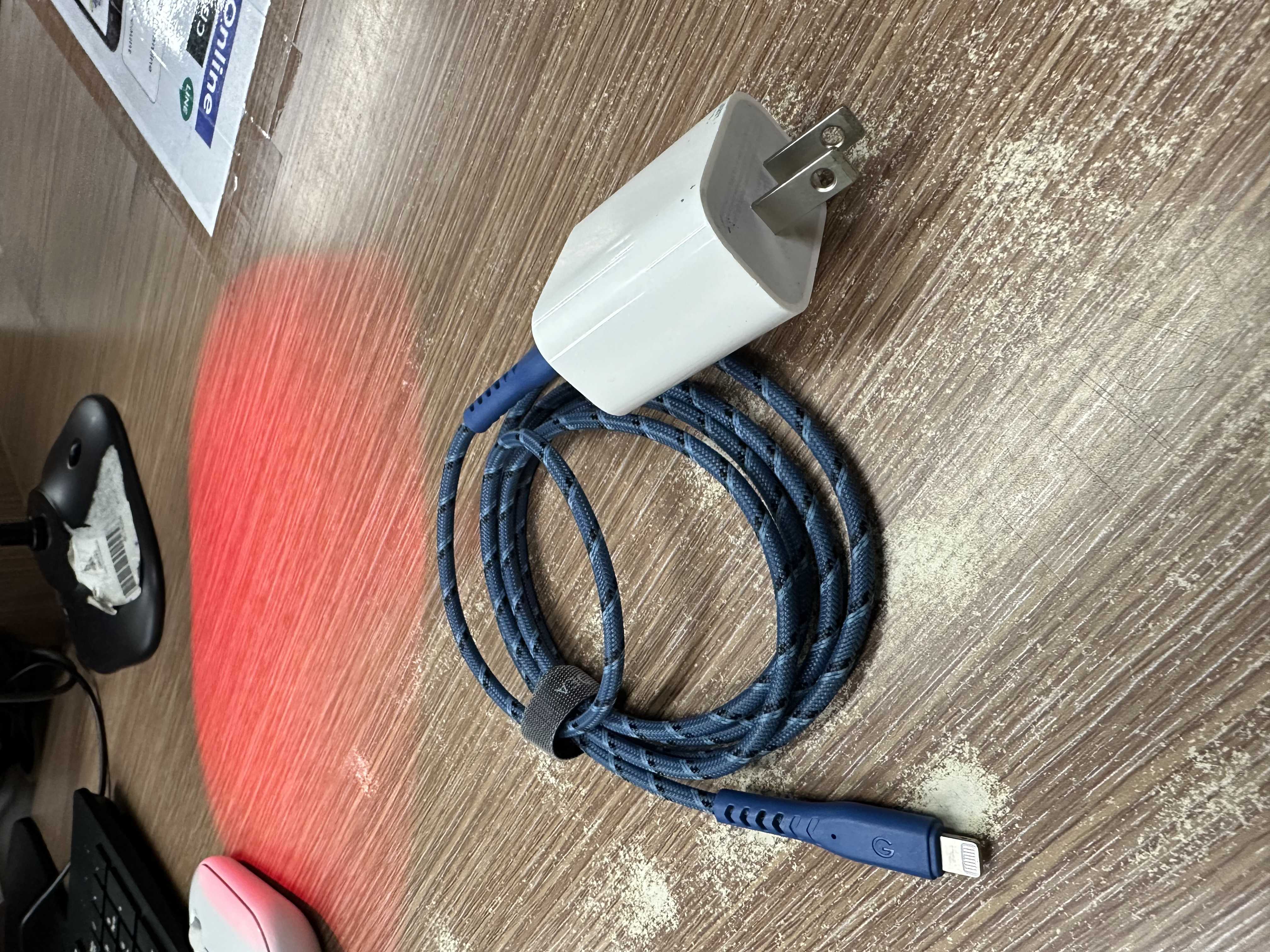 สายชาร์จ (Charging cable) 