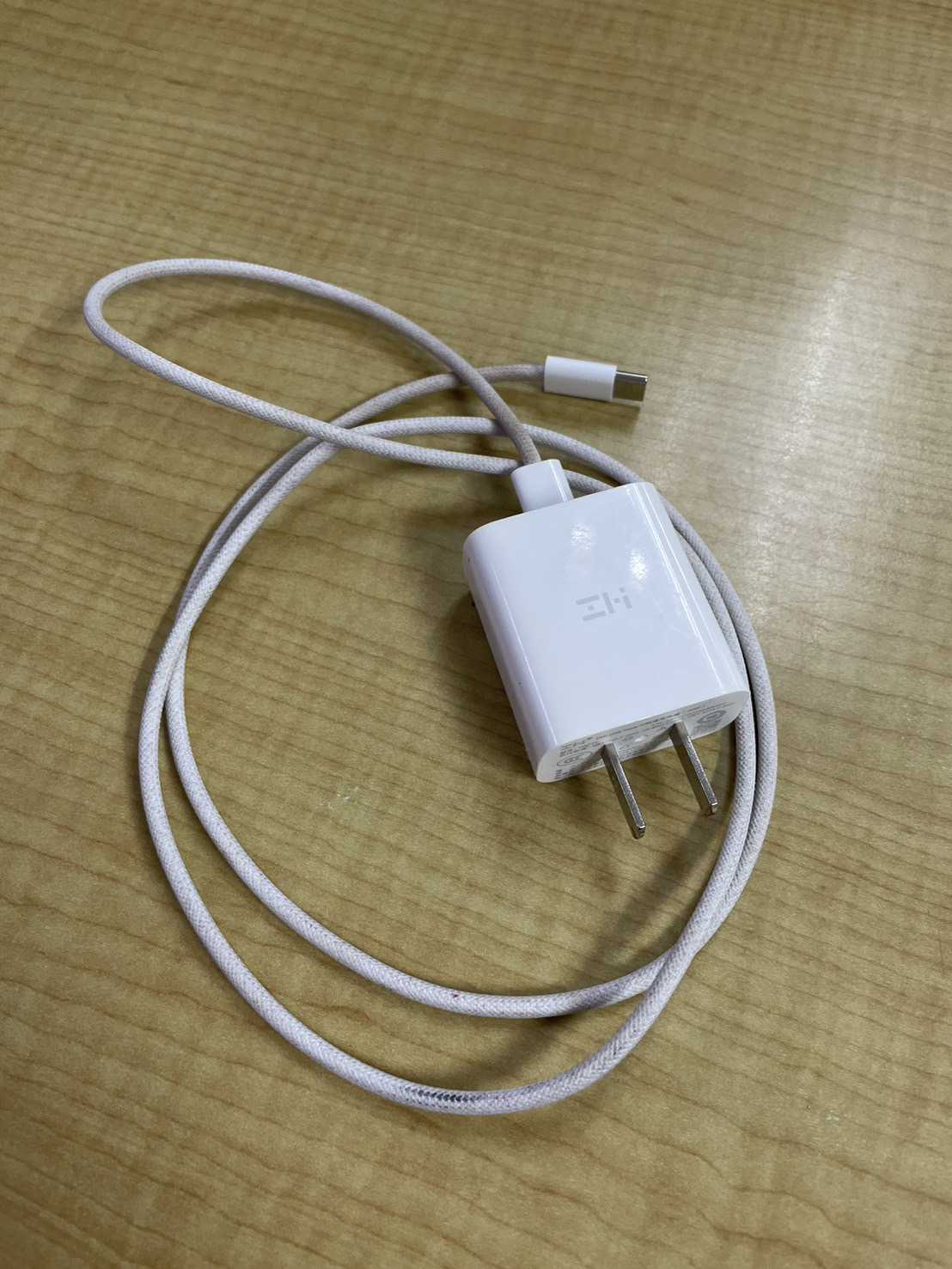 สายชาร์จ (Charging cable) 