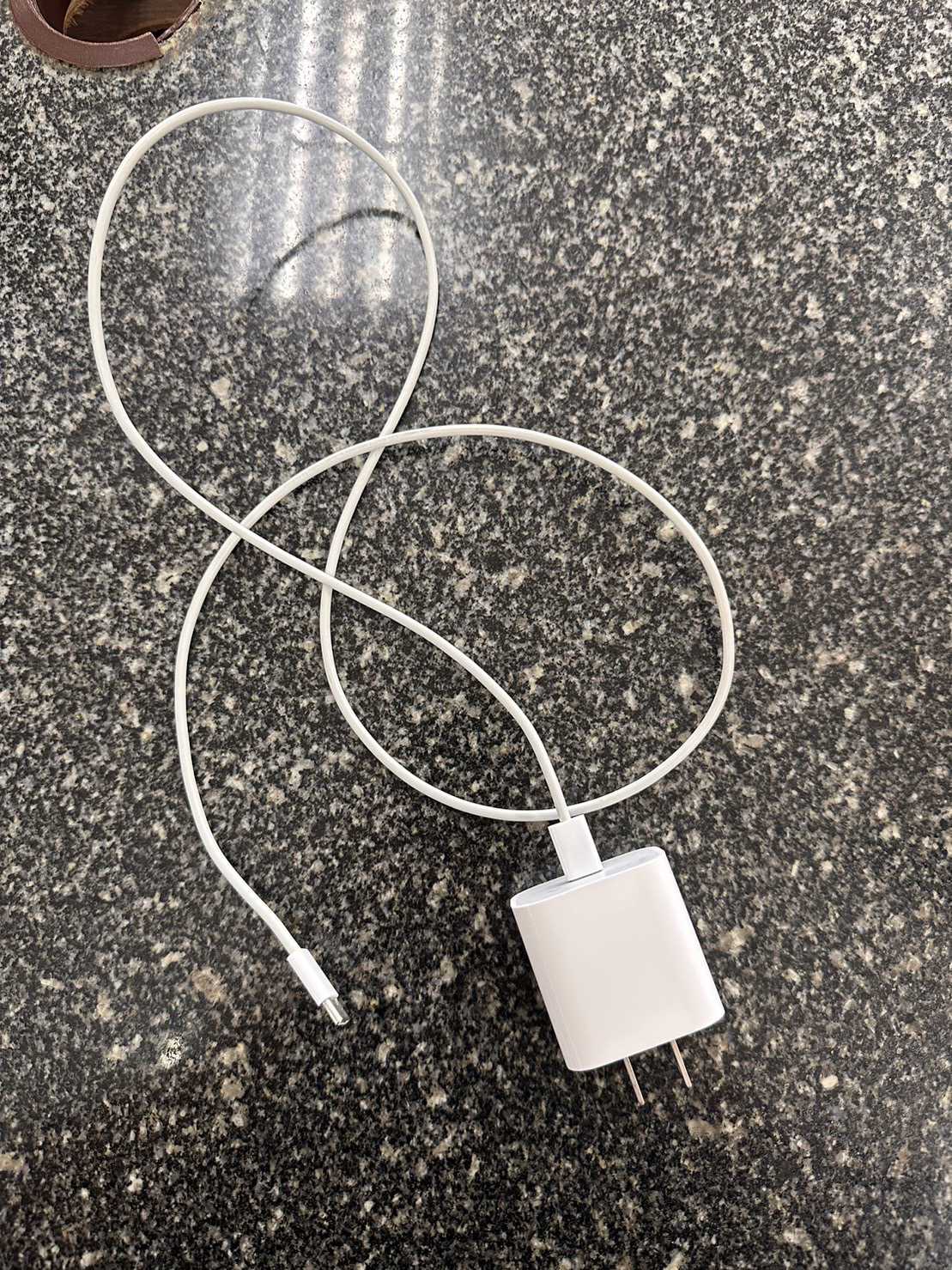 สายชาร์จ (Charging cable) 