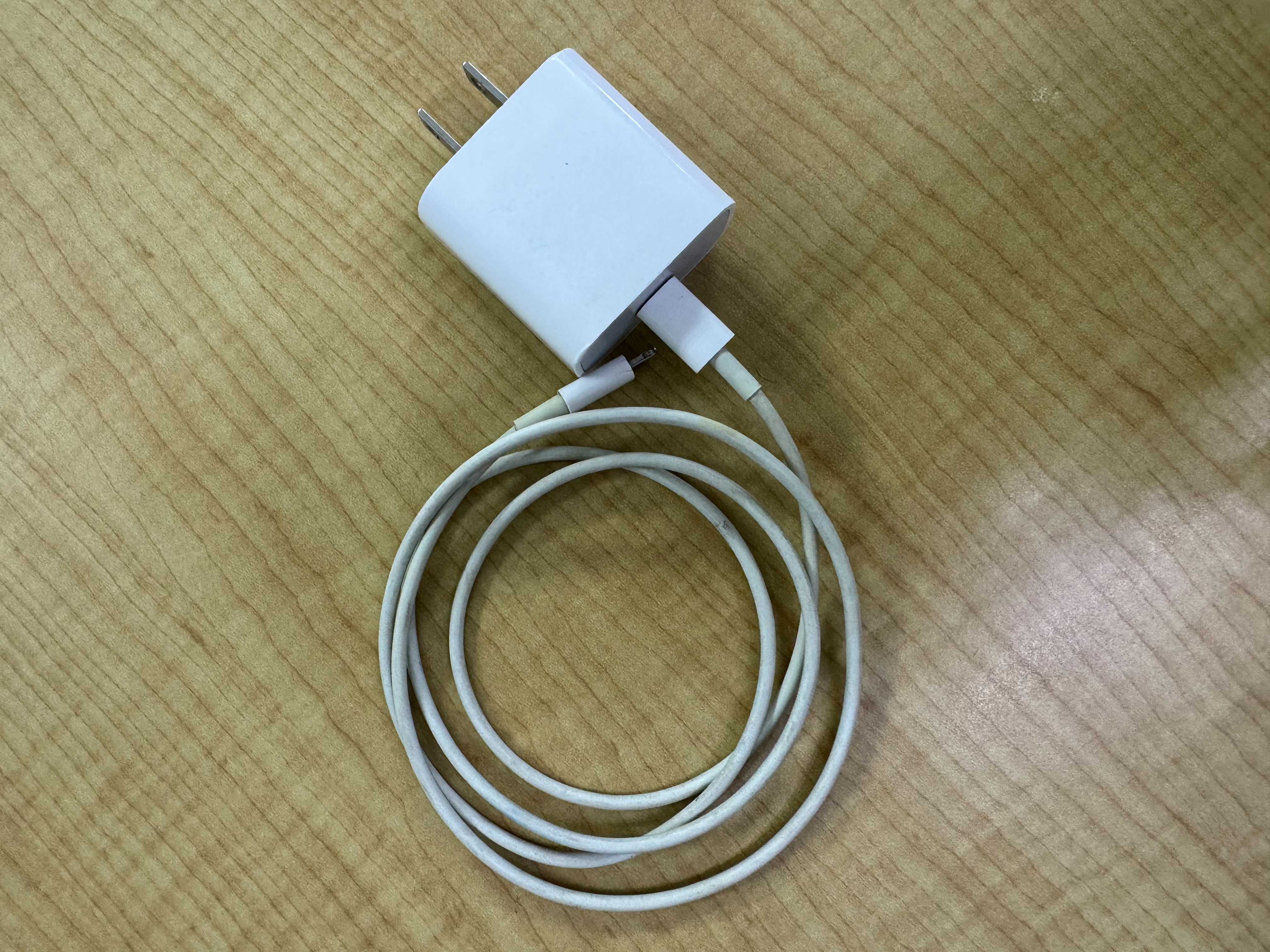 สายชาร์จ (Charging cable) 