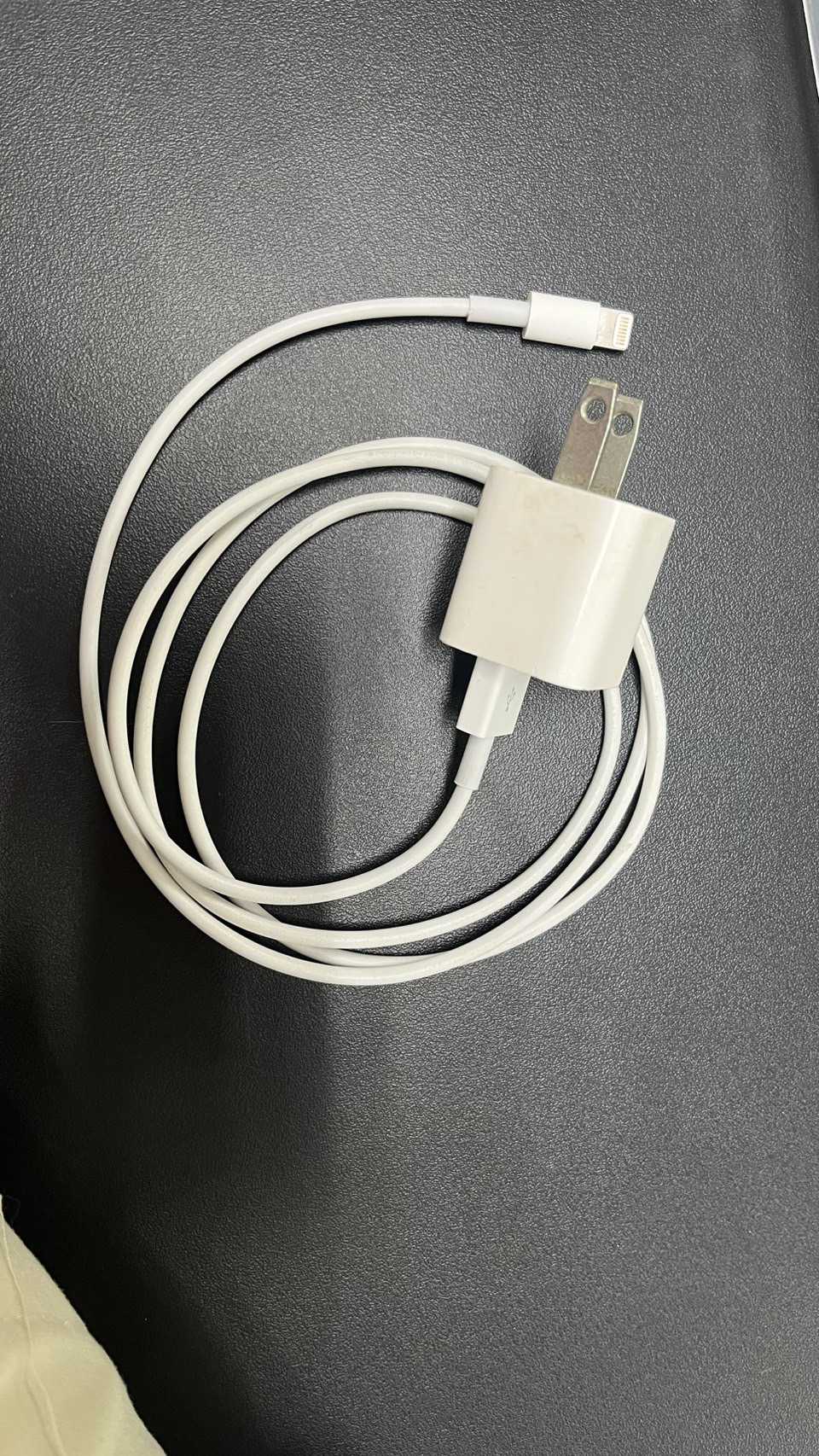 สายชาร์จ (Charging cable) 