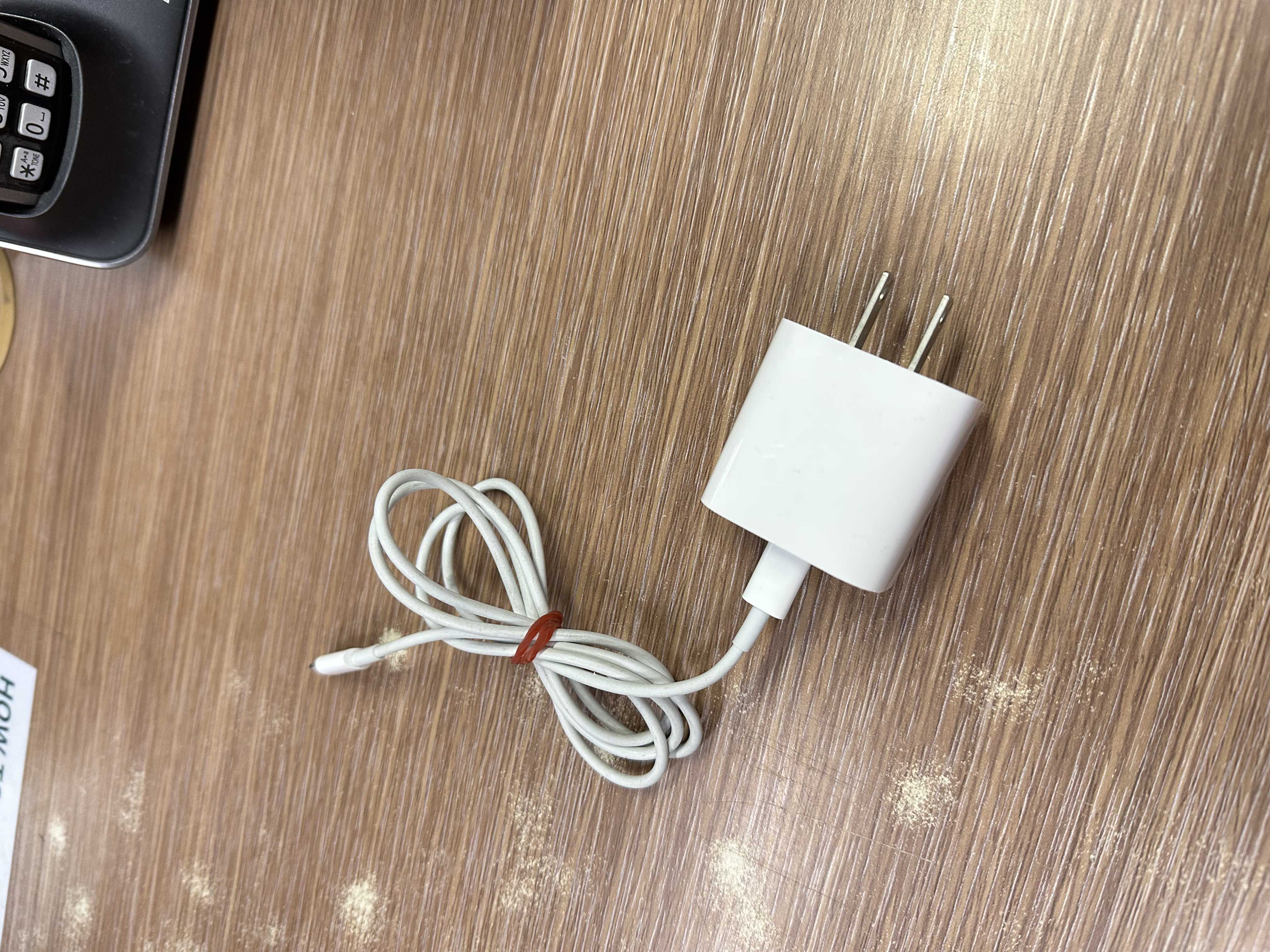 สายชาร์จ (Charging cable) 