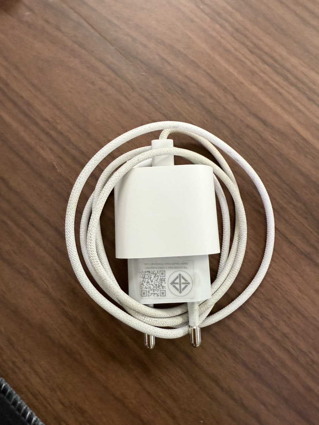 สายชาร์จ (Charging cable) 