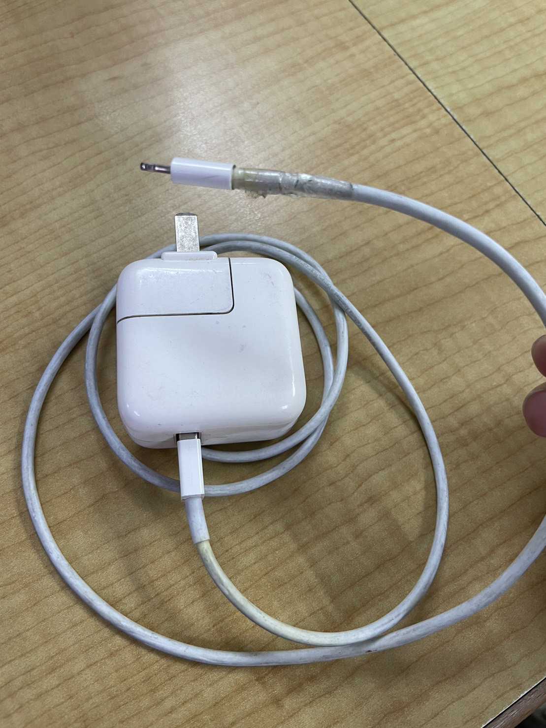 สายชาร์จ (Charging cable) 