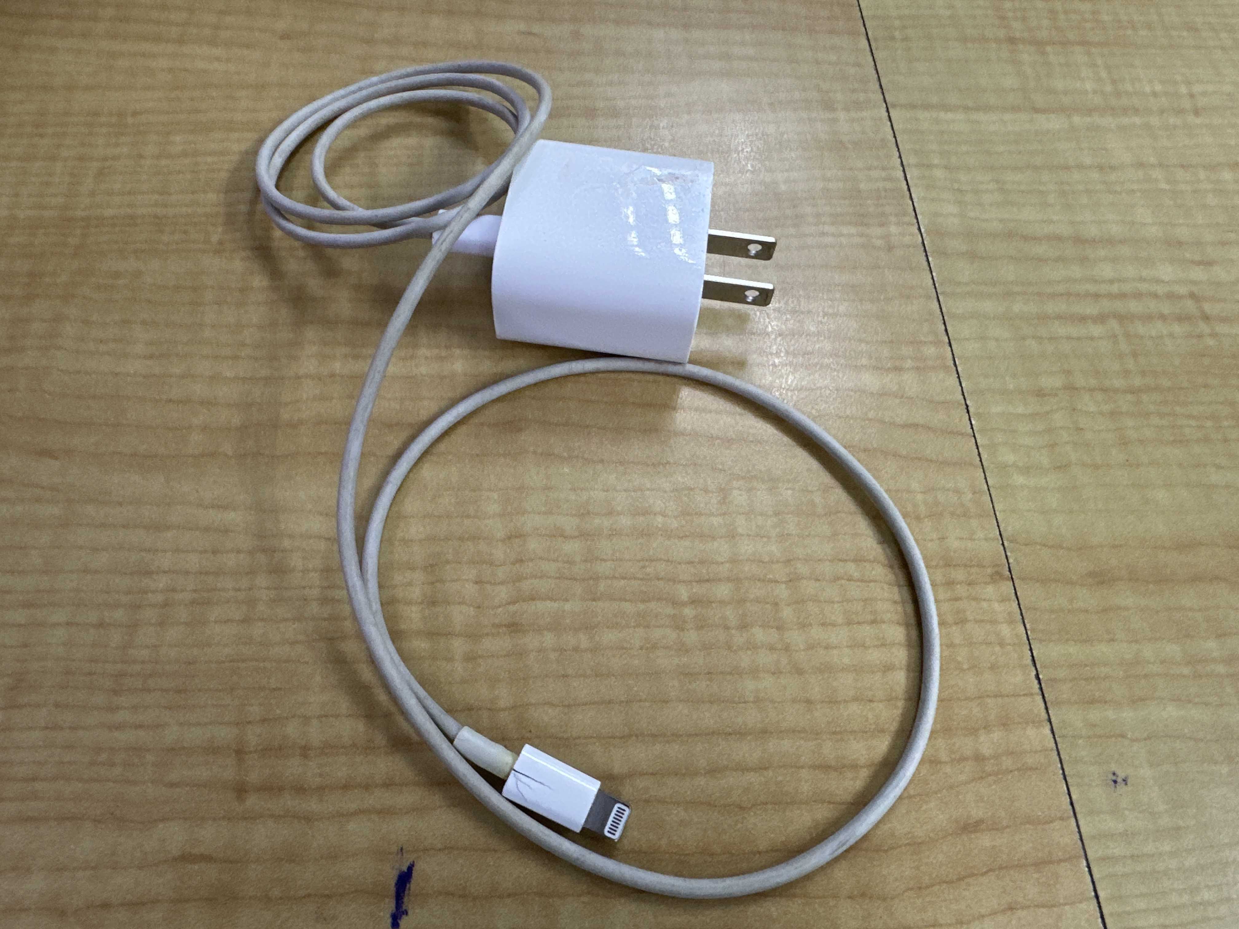 สายชาร์จ (Charging cable) 