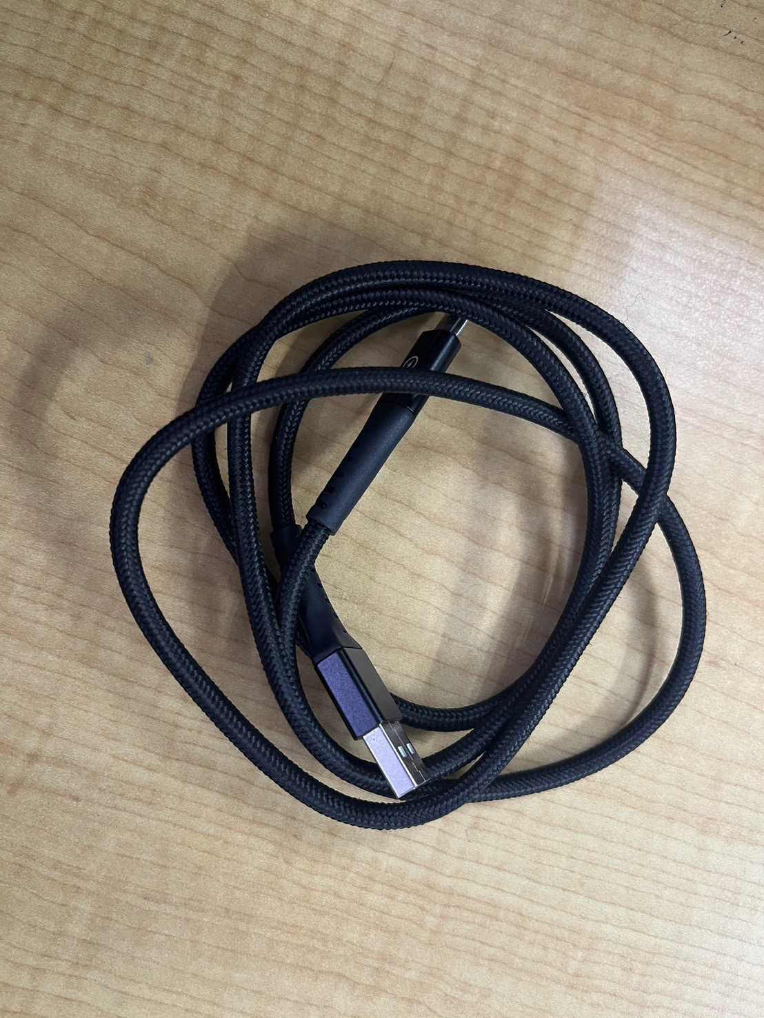 สายชาร์จ (Charging cable) 