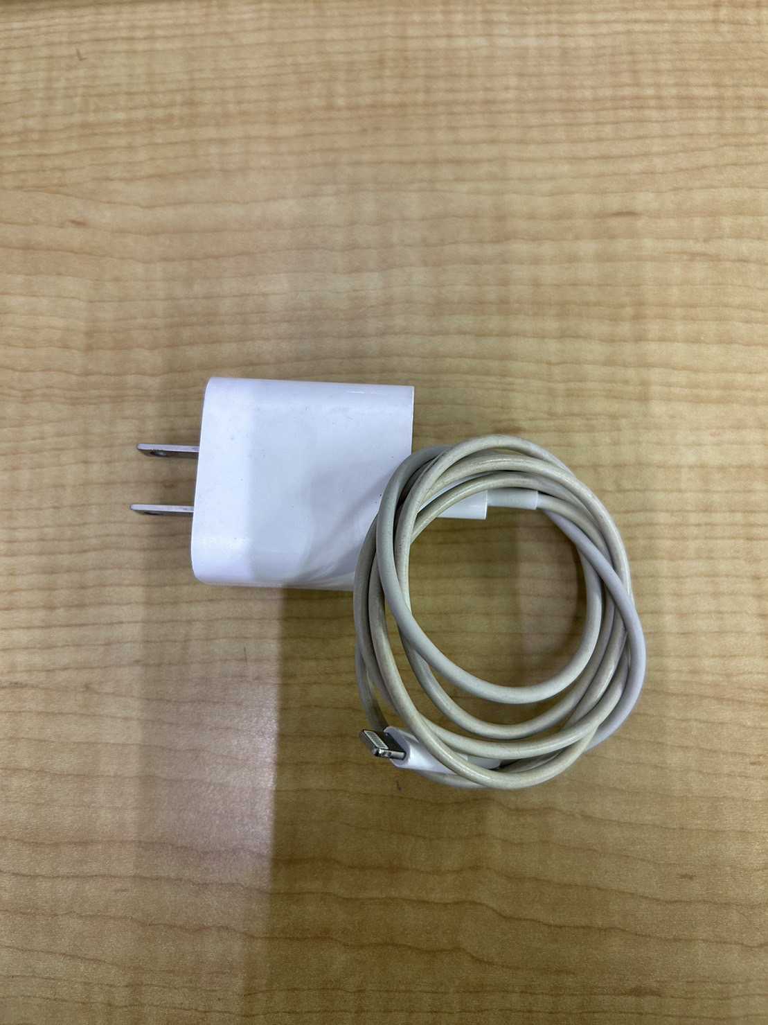 สายชาร์จ (Charging cable) 