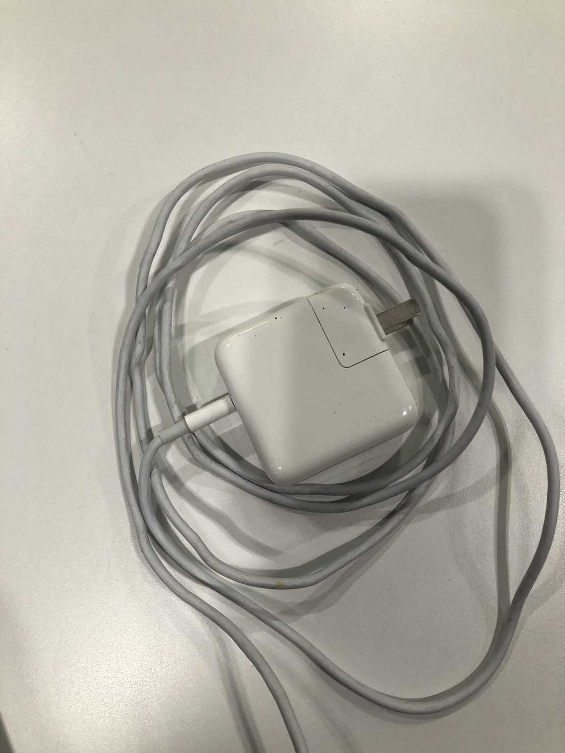 สายชาร์จ (Charging cable) 