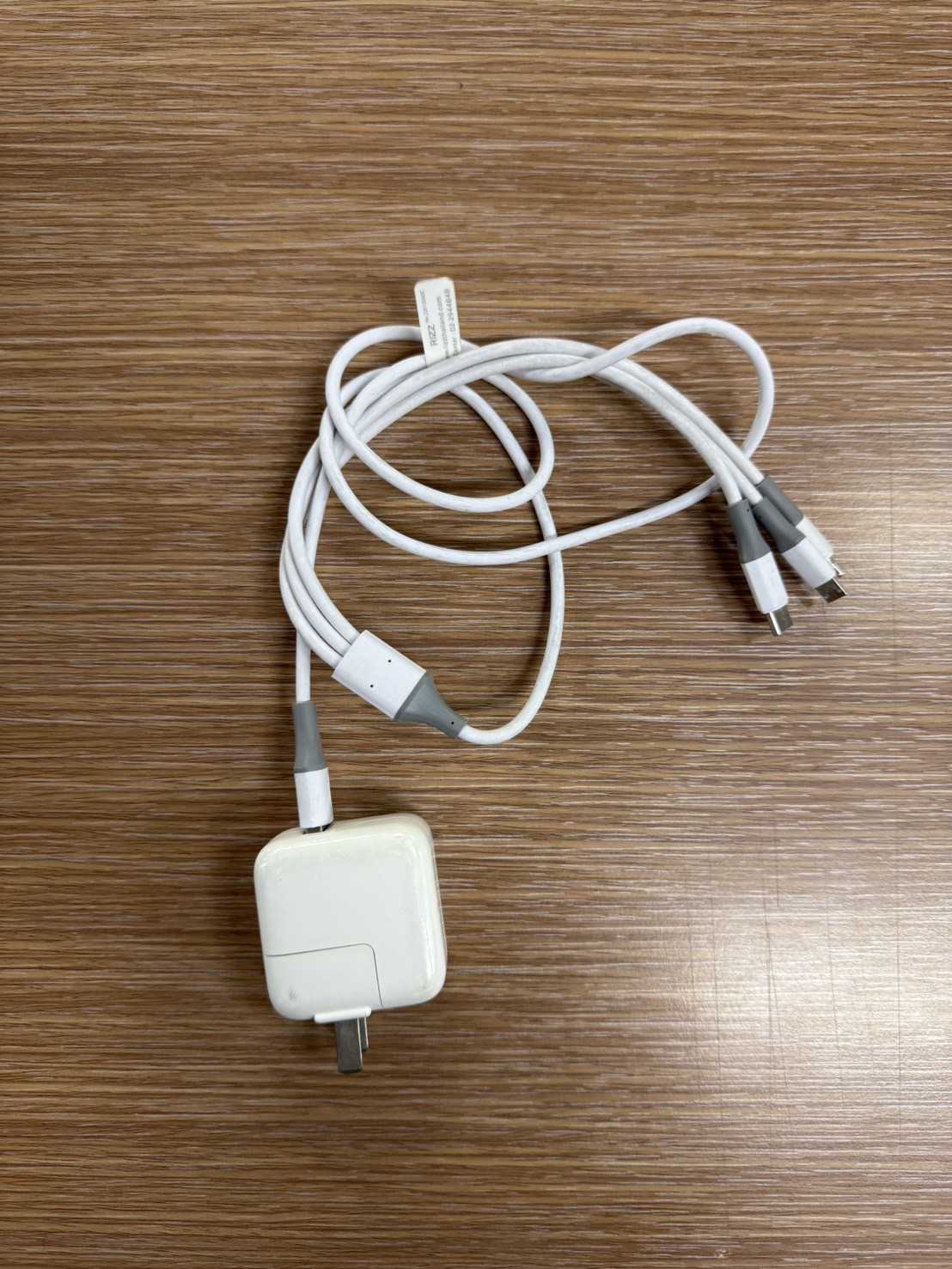 สายชาร์จ (Charging cable) 