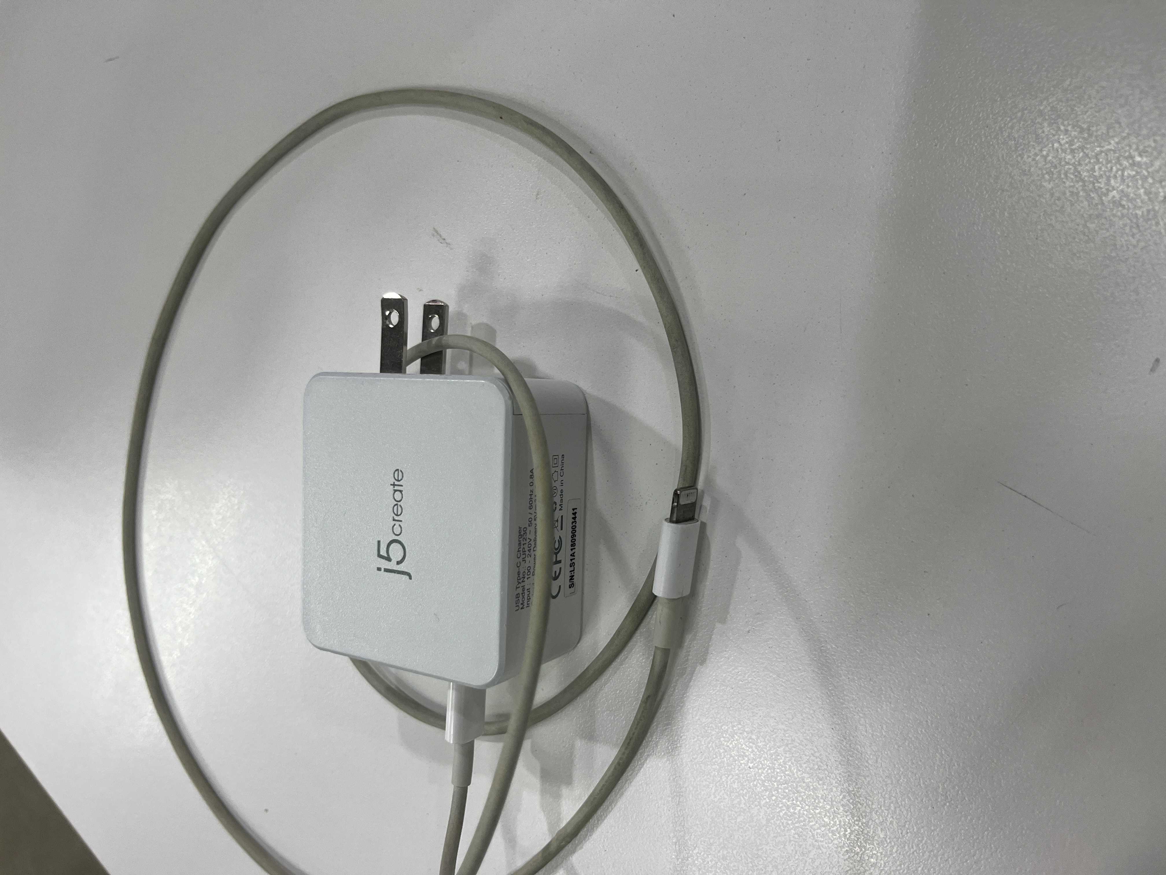 สายชาร์จ (Charging cable) 