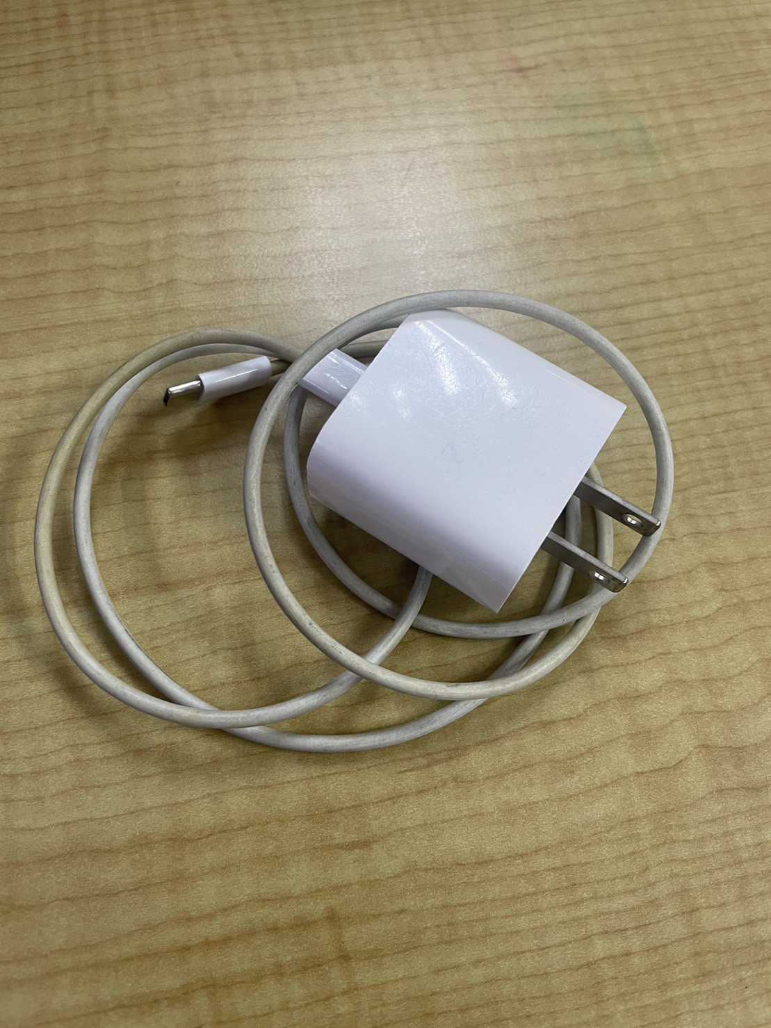 สายชาร์จ (Charging cable) 