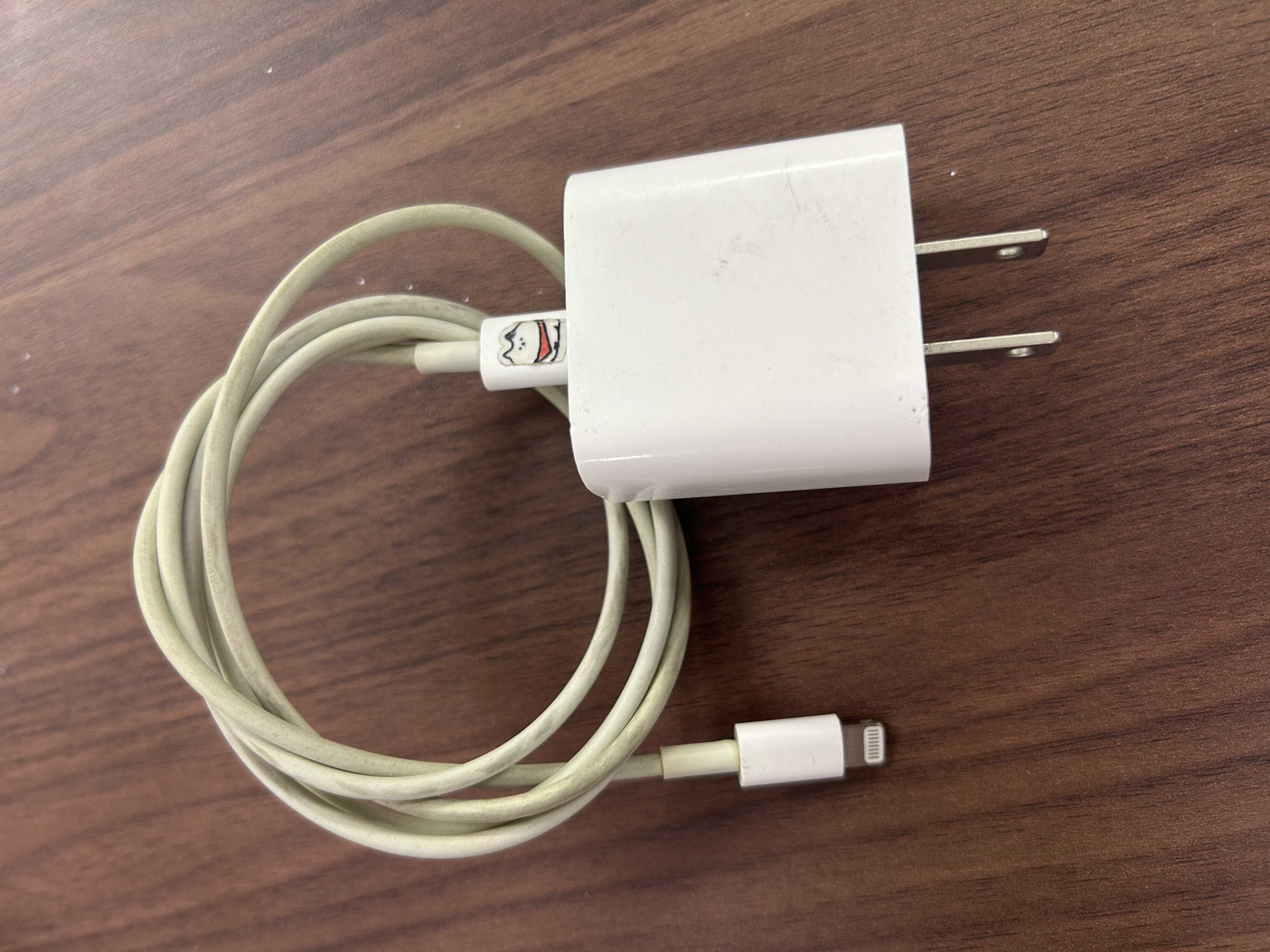 สายชาร์จ (Charging cable) 