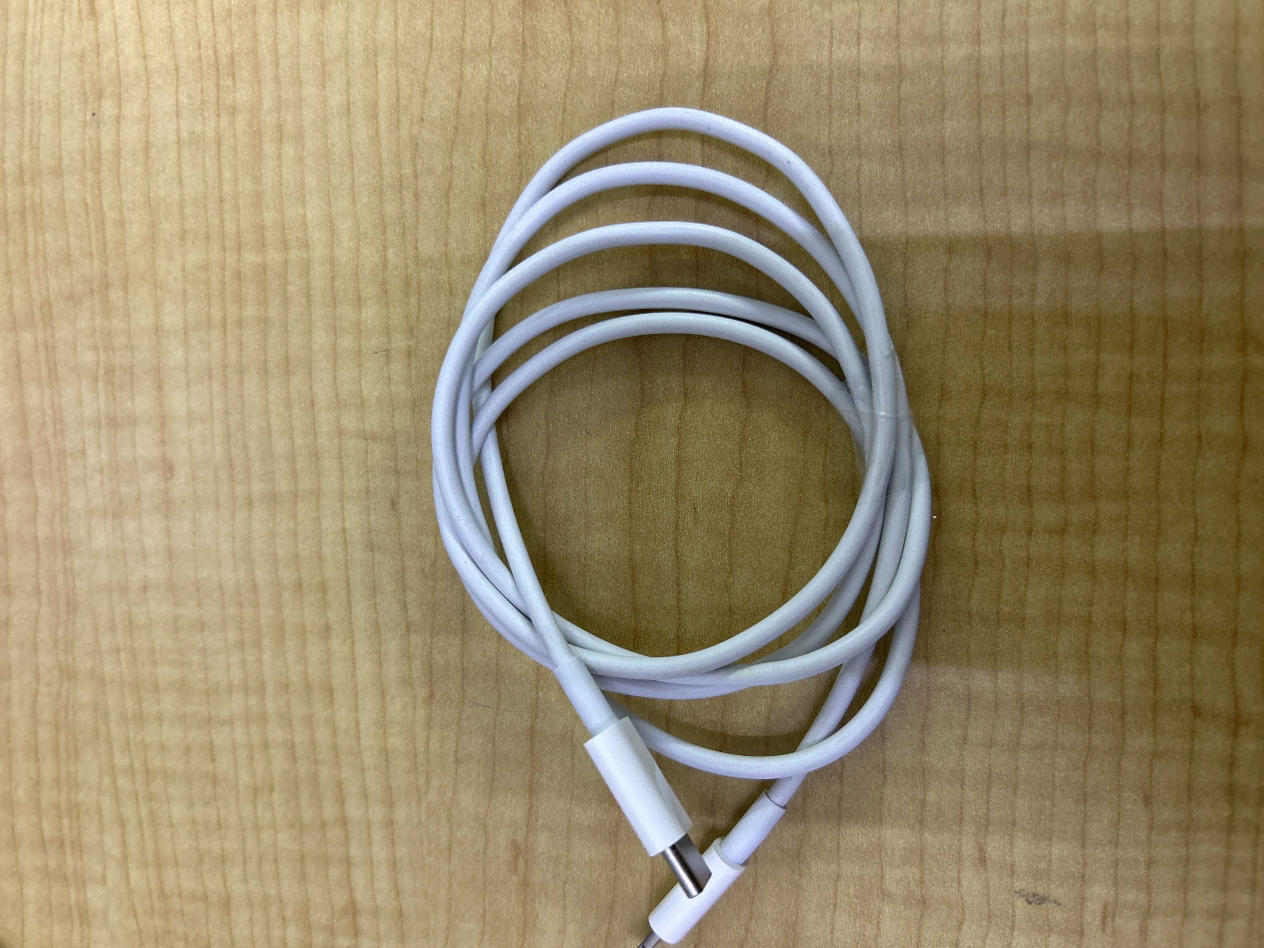 สายชาร์จ (Charging cable) 