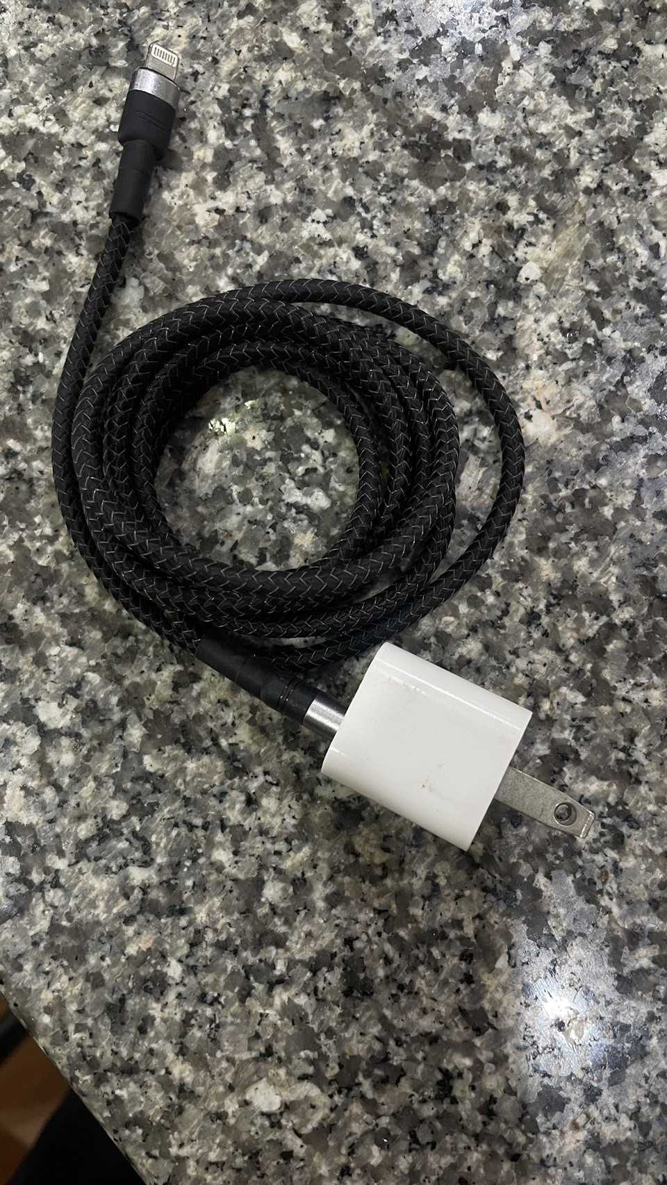 สายชาร์จ (Charging cable) 