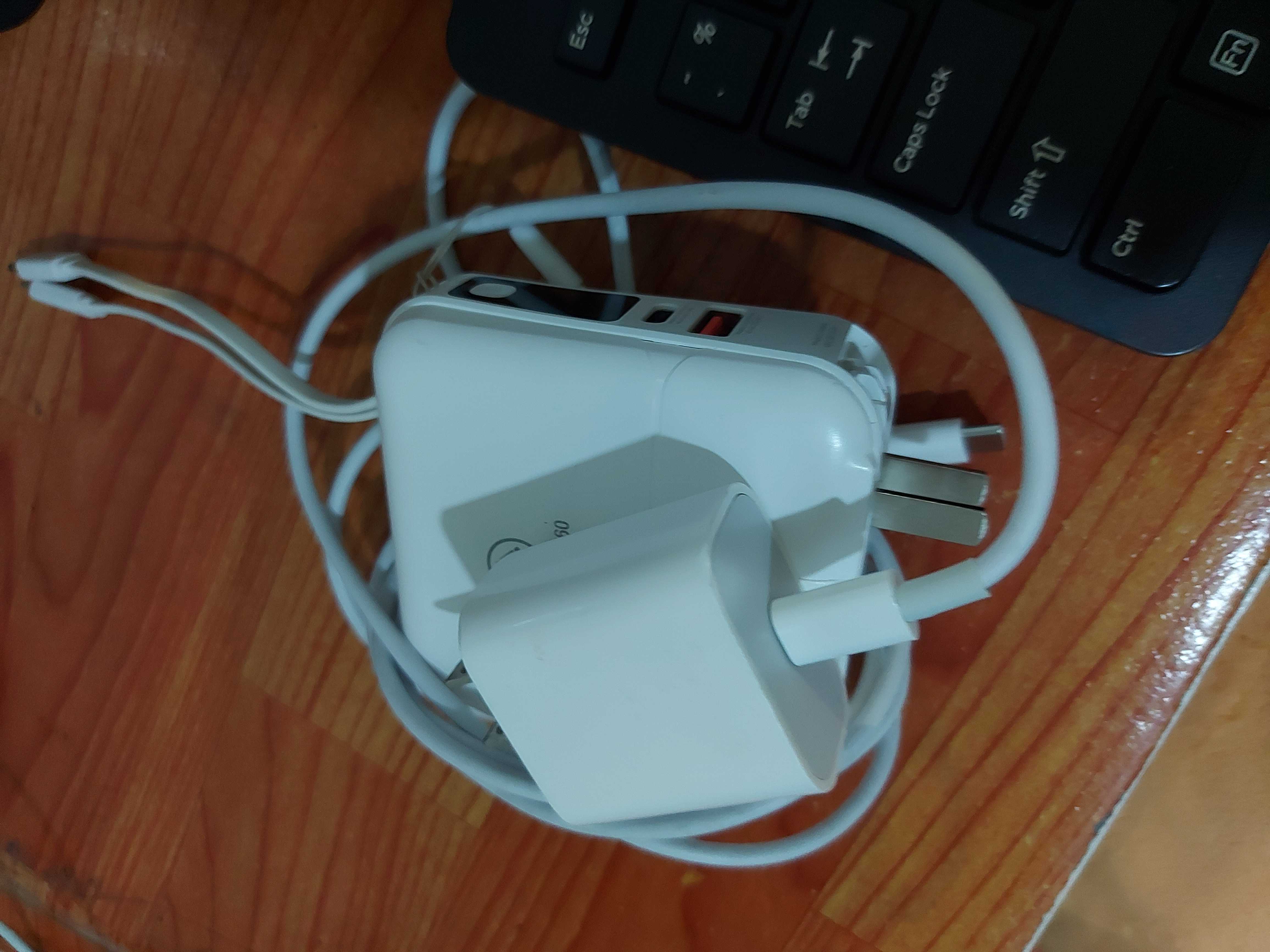 สายชาร์จ (Charging cable) 