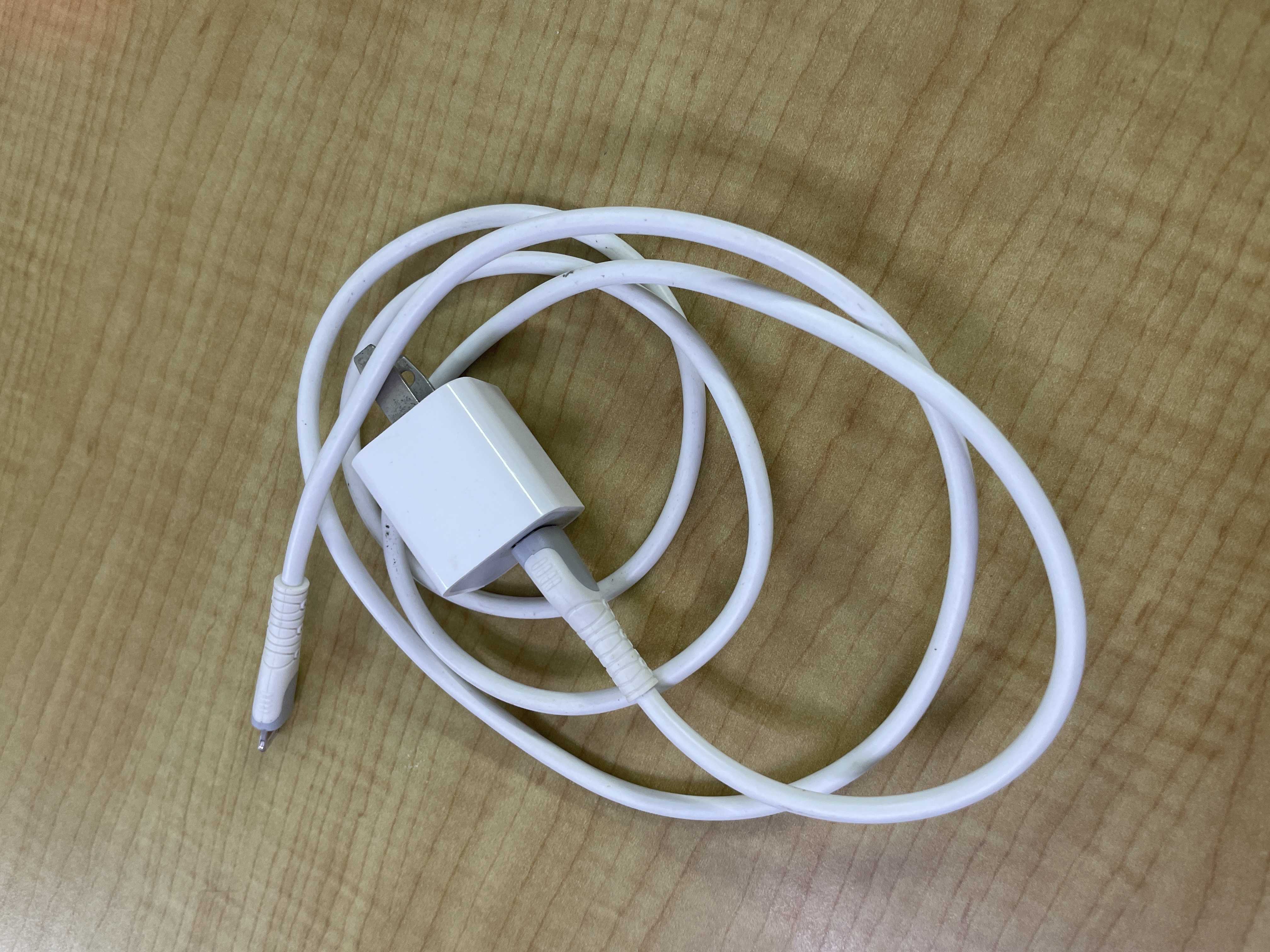 สายชาร์จ (Charging cable) 