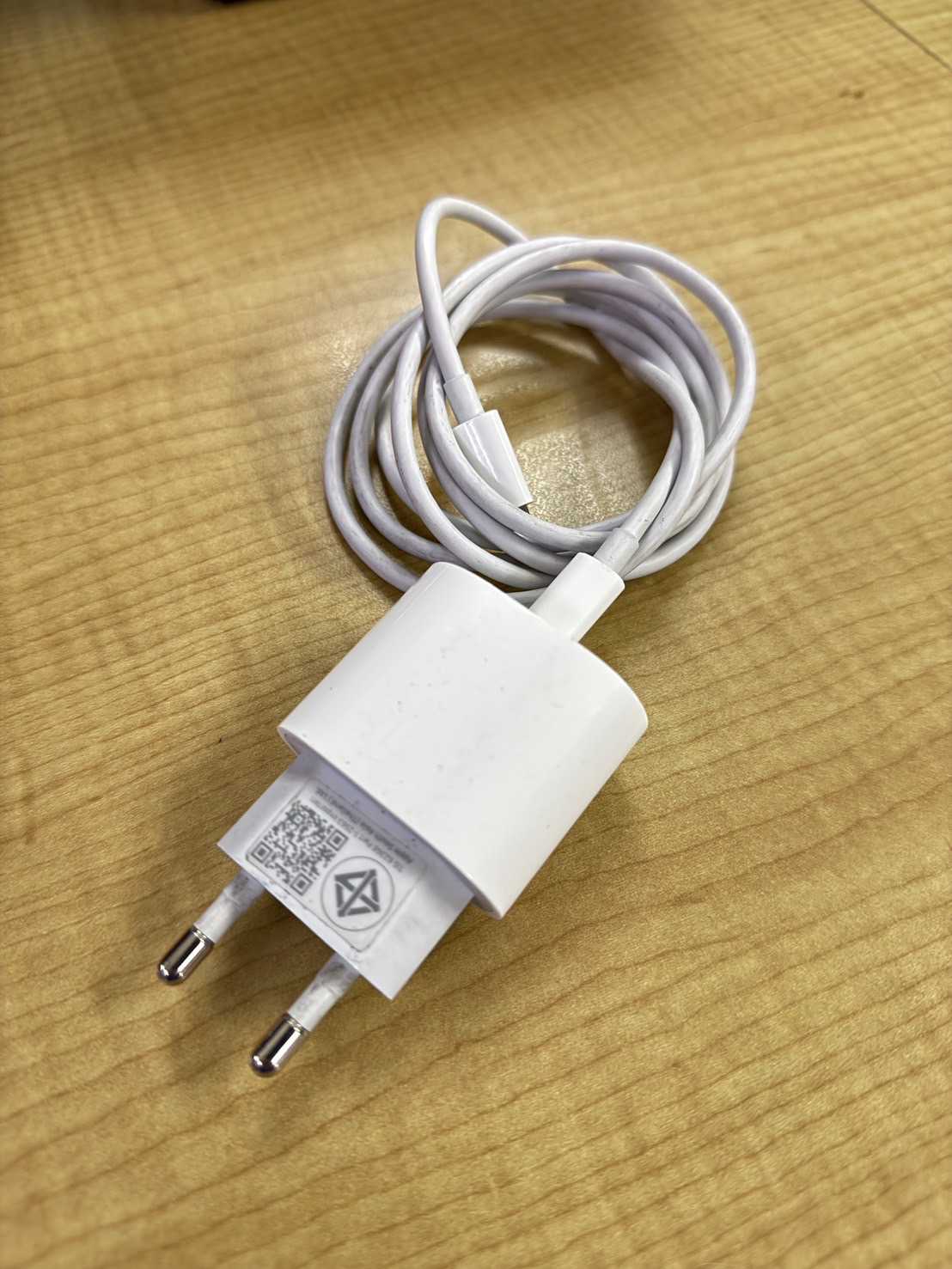 สายชาร์จ (Charging cable) 