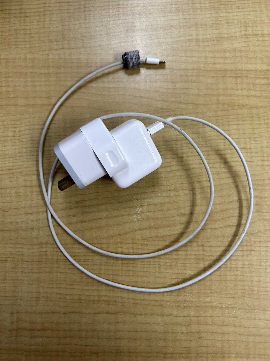 สายชาร์จ (Charging cable) 