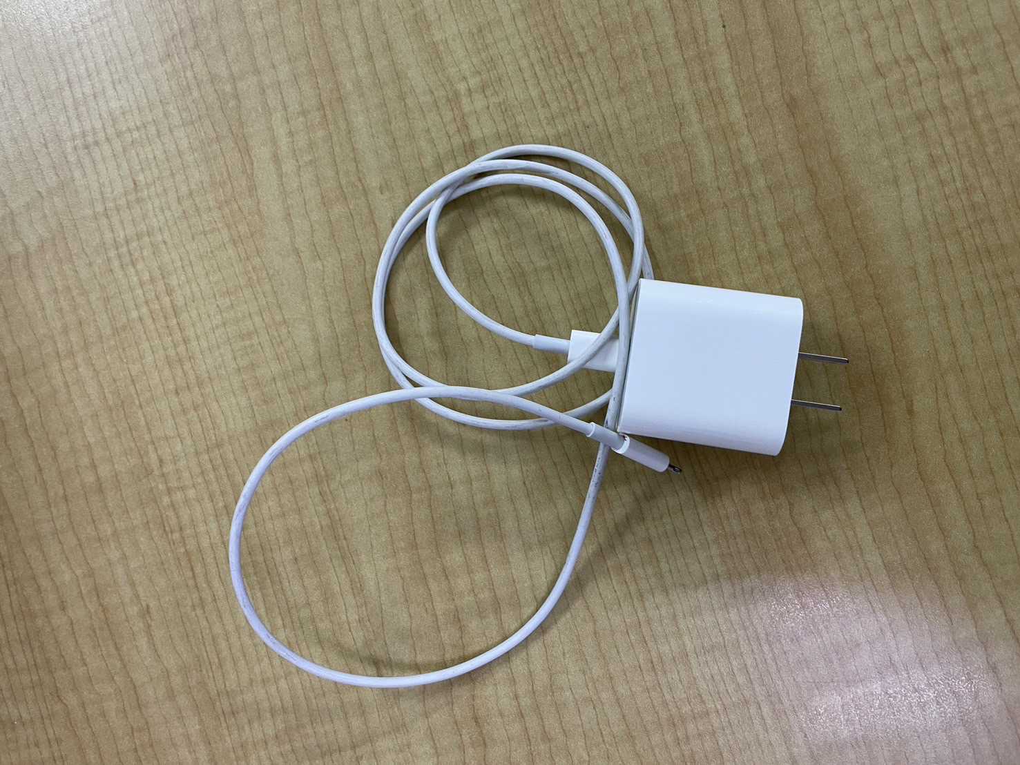 สายชาร์จ (Charging cable) 