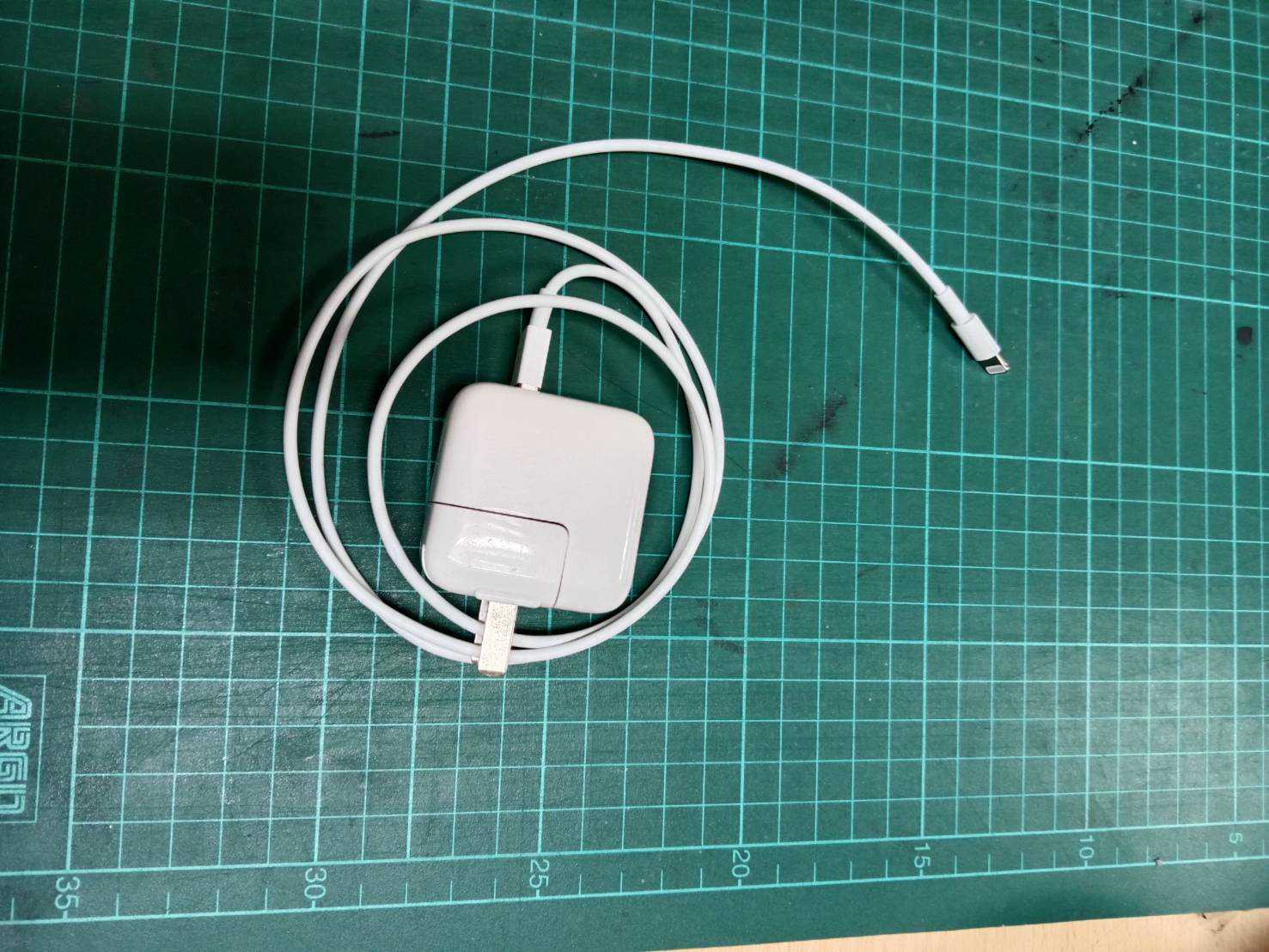 สายชาร์จ (Charging cable) 