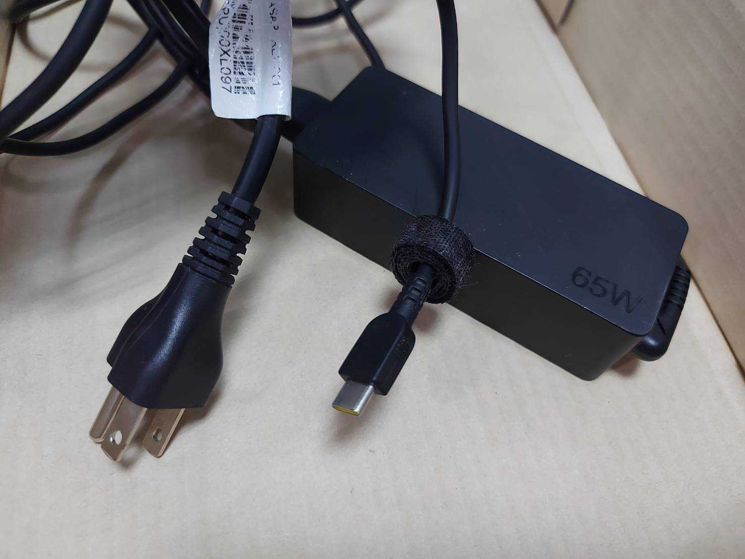 สายชาร์จ (Charging cable) 