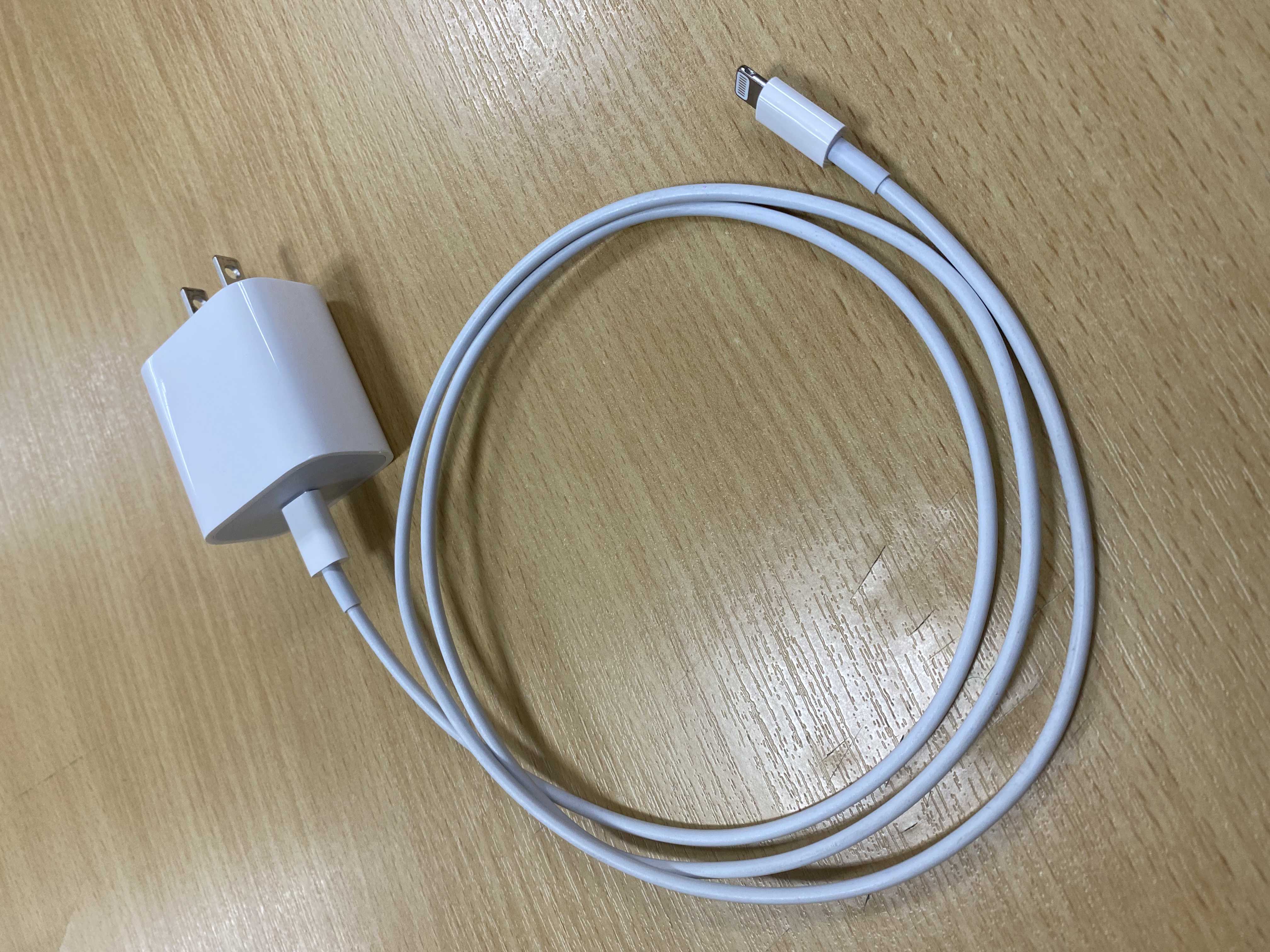 สายชาร์จ (Charging cable) 