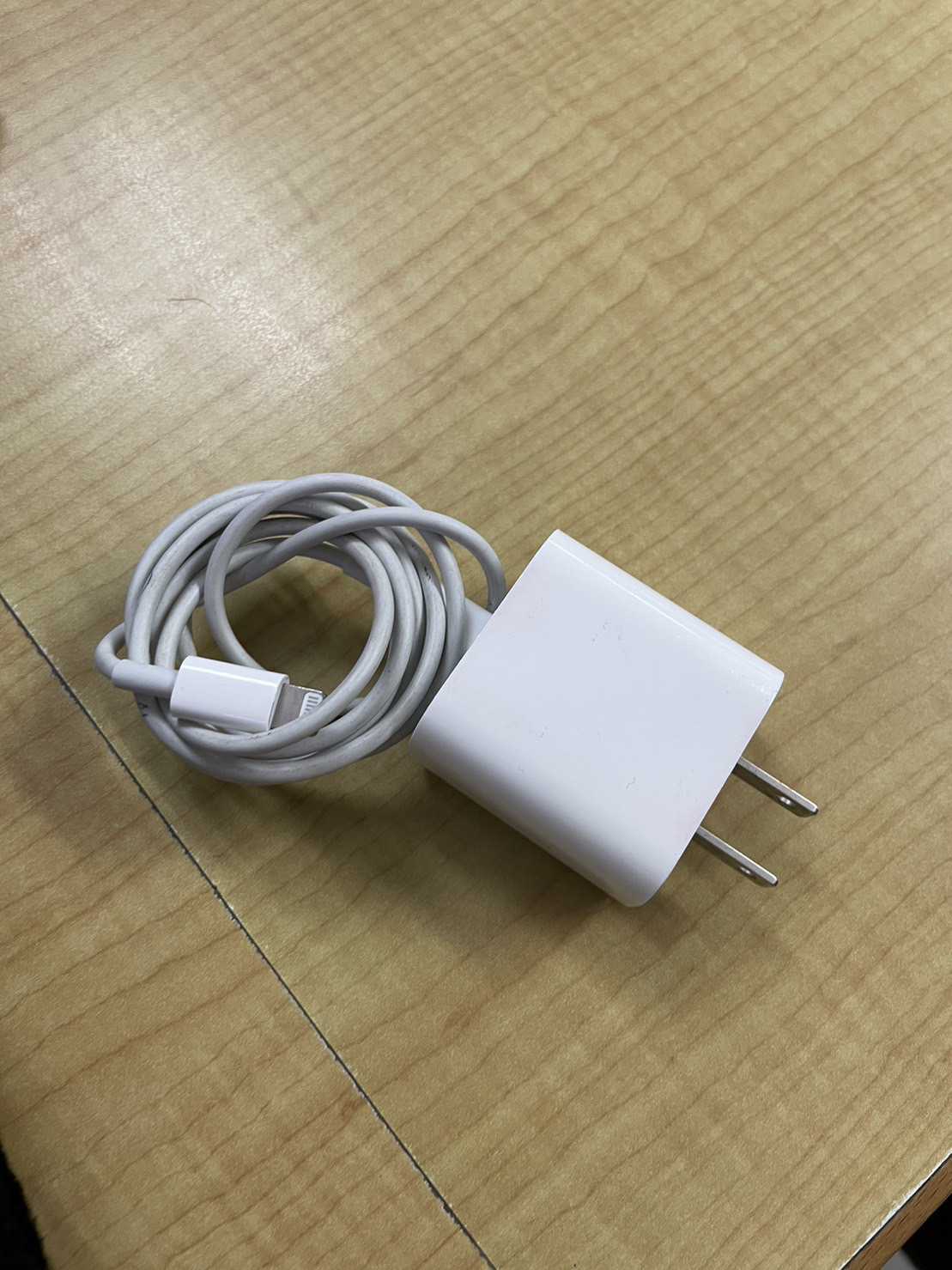 สายชาร์จ (Charging cable) 