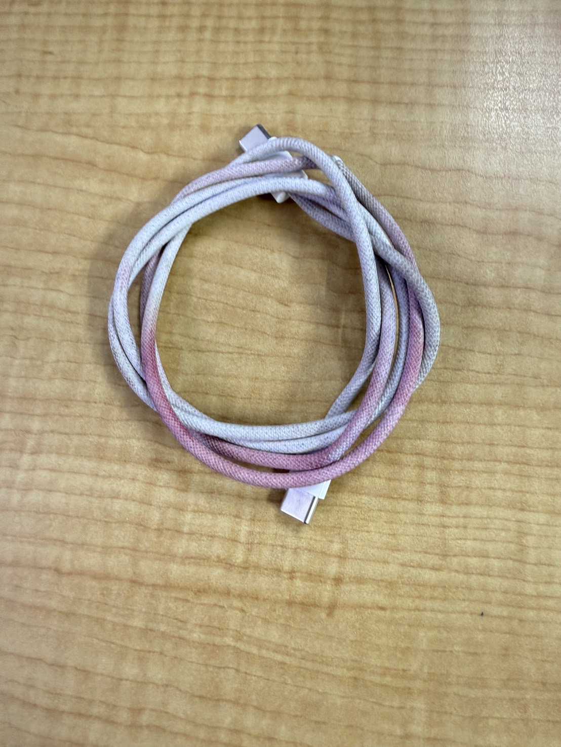 สายชาร์จ (Charging cable) 