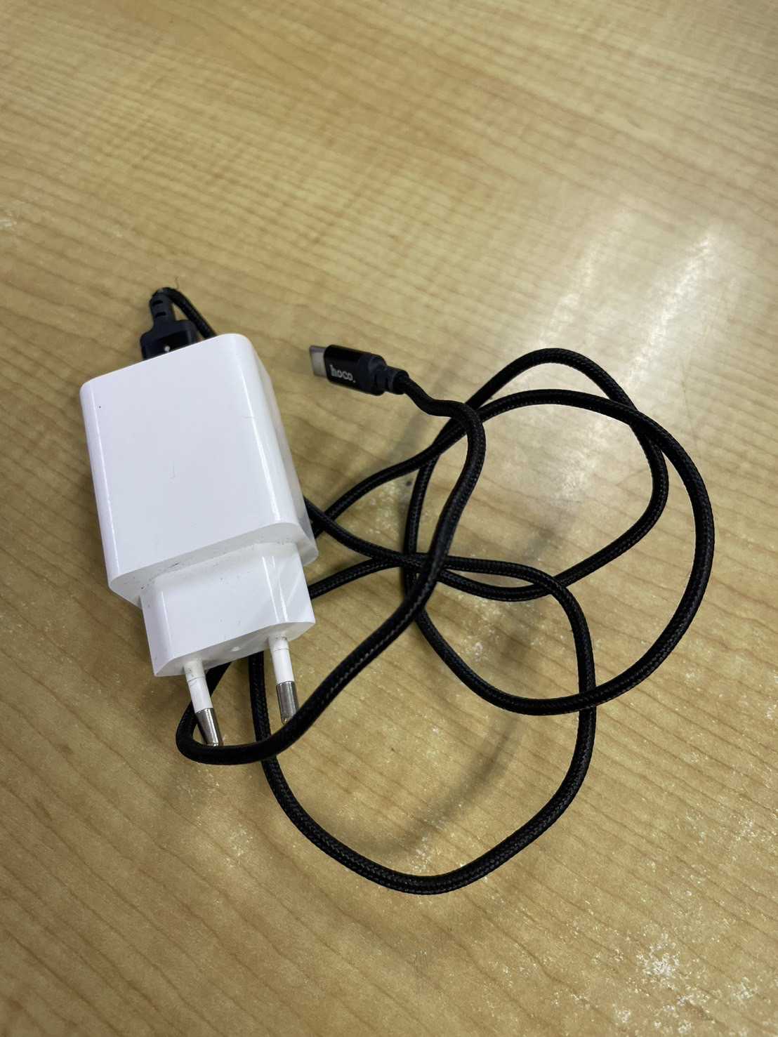 สายชาร์จ (Charging cable) 